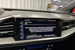 musta Audi Q4 e-tron 2025 kuva 21.
