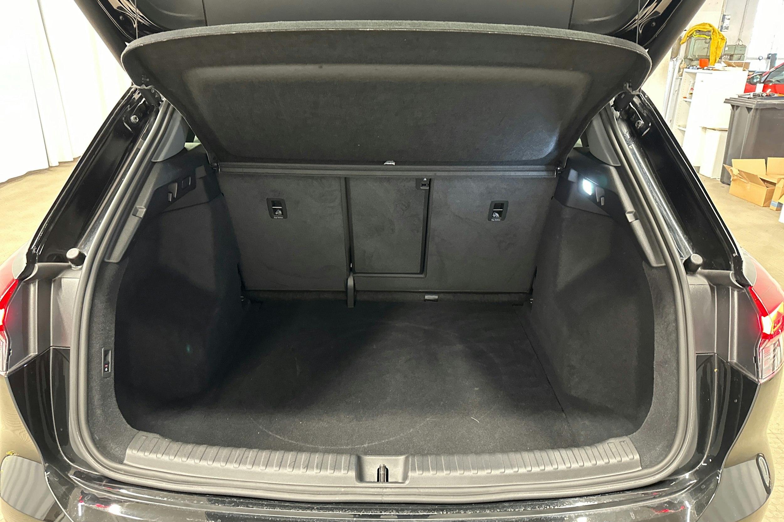 musta Audi Q4 e-tron 2025 kuva 27.