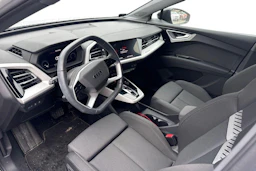 valkoinen Audi Q4 e-tron 2025 kuva 3.
