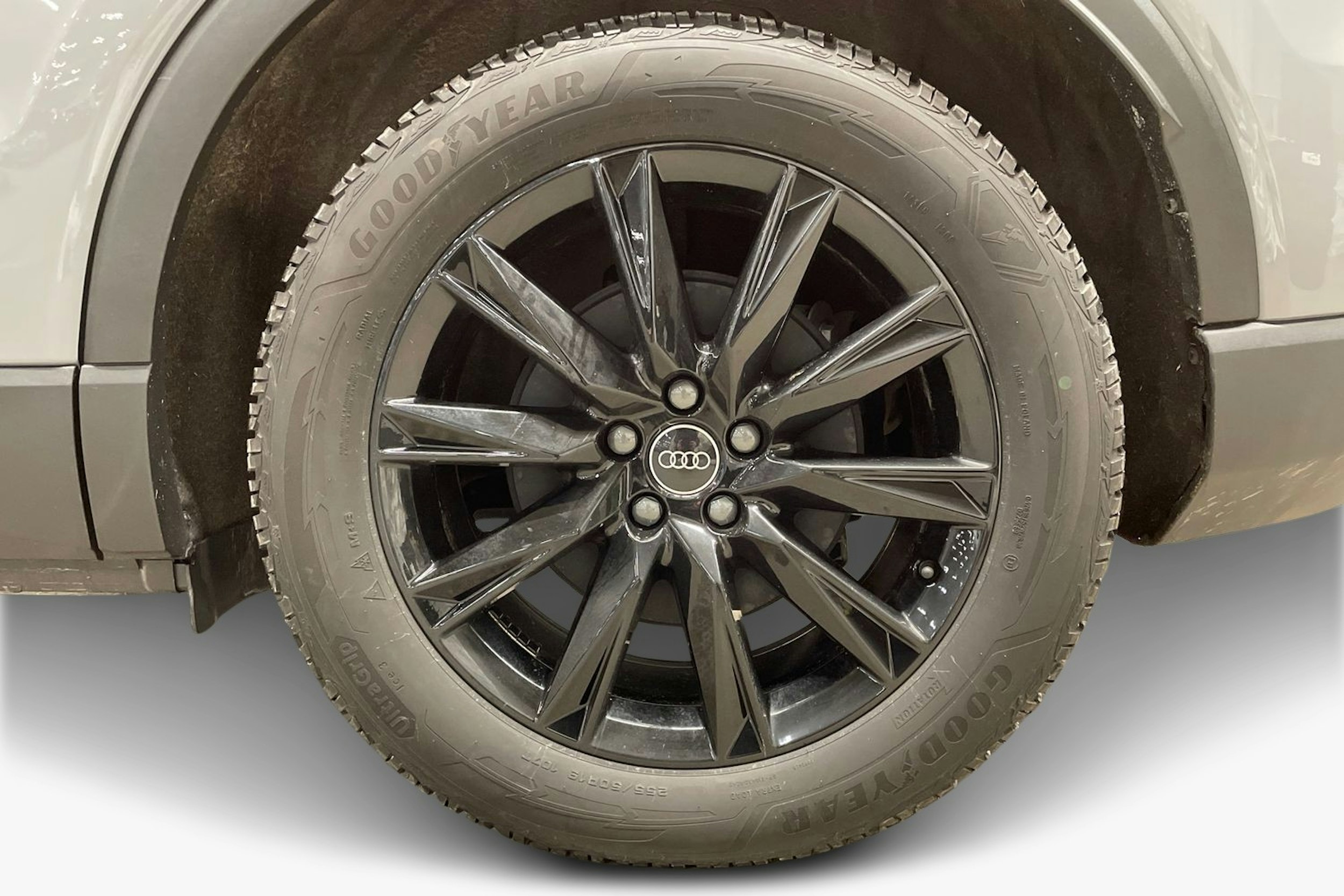 Harmaa Audi Q4 e-tron 2025 kuva 11.