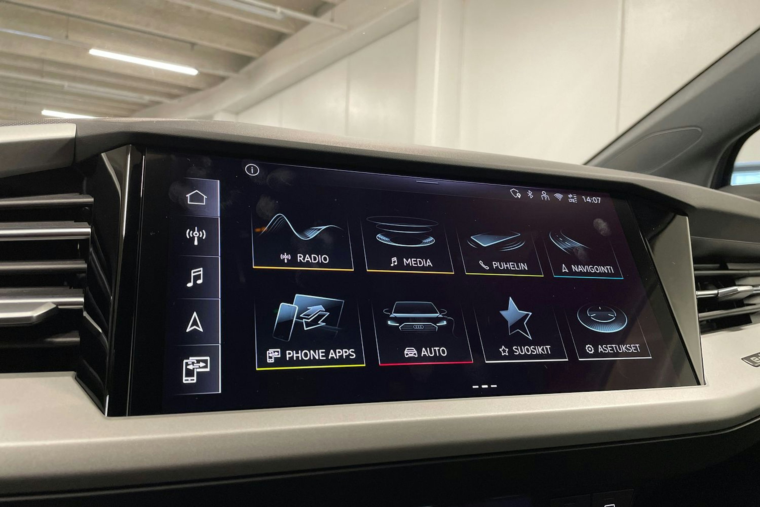 Harmaa Audi Q4 e-tron 2025 kuva 15.