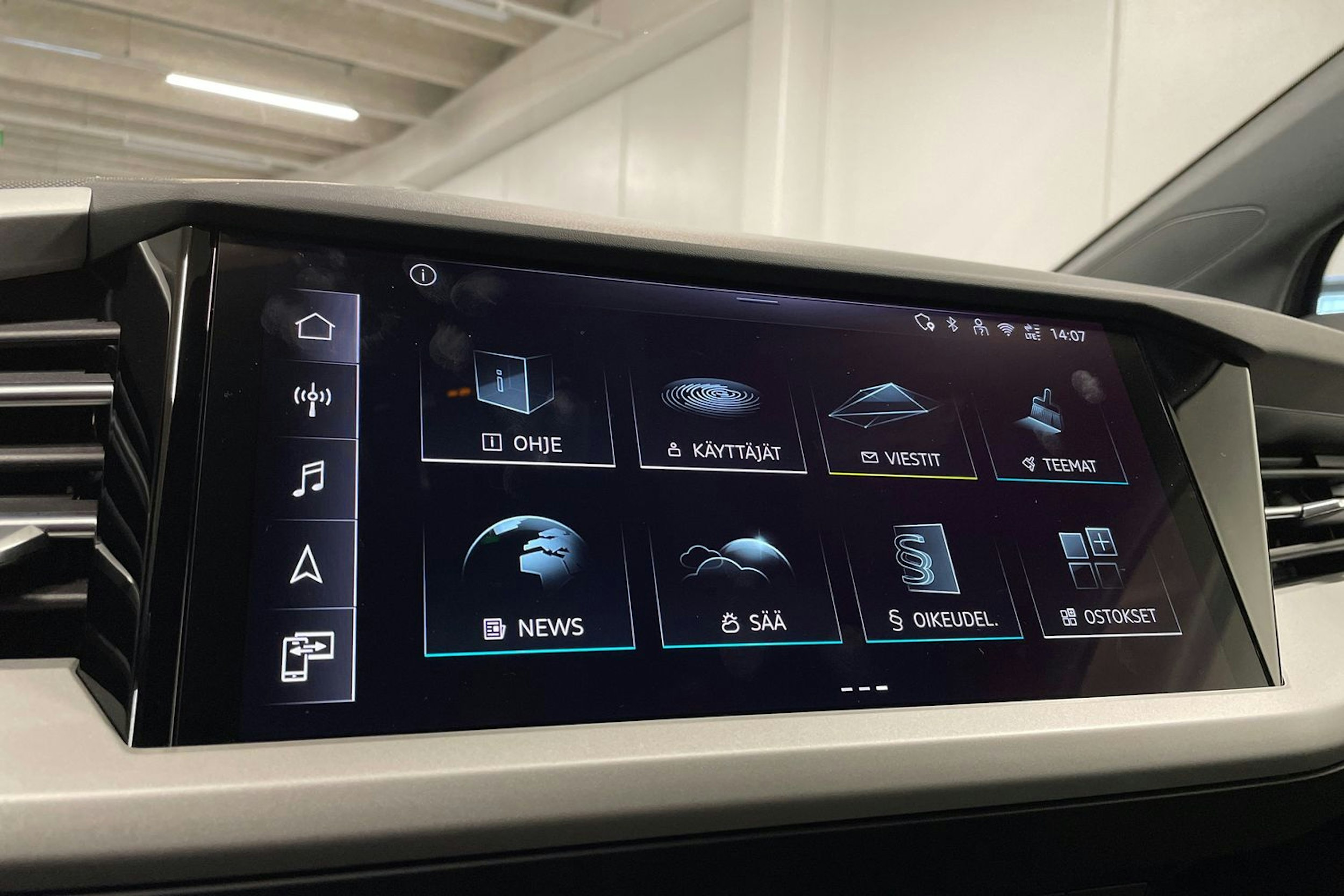 Harmaa Audi Q4 e-tron 2025 kuva 16.