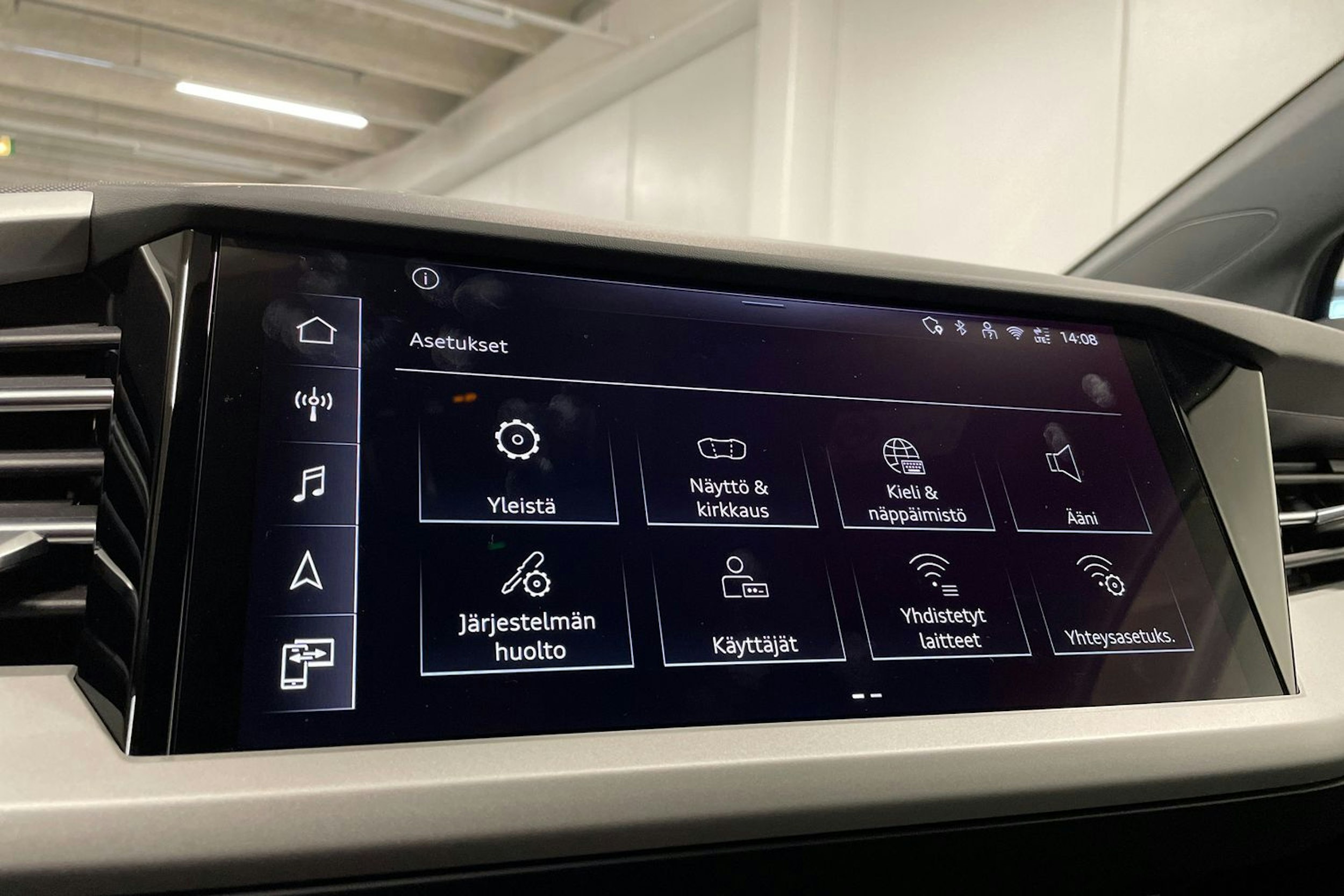 Harmaa Audi Q4 e-tron 2025 kuva 17.