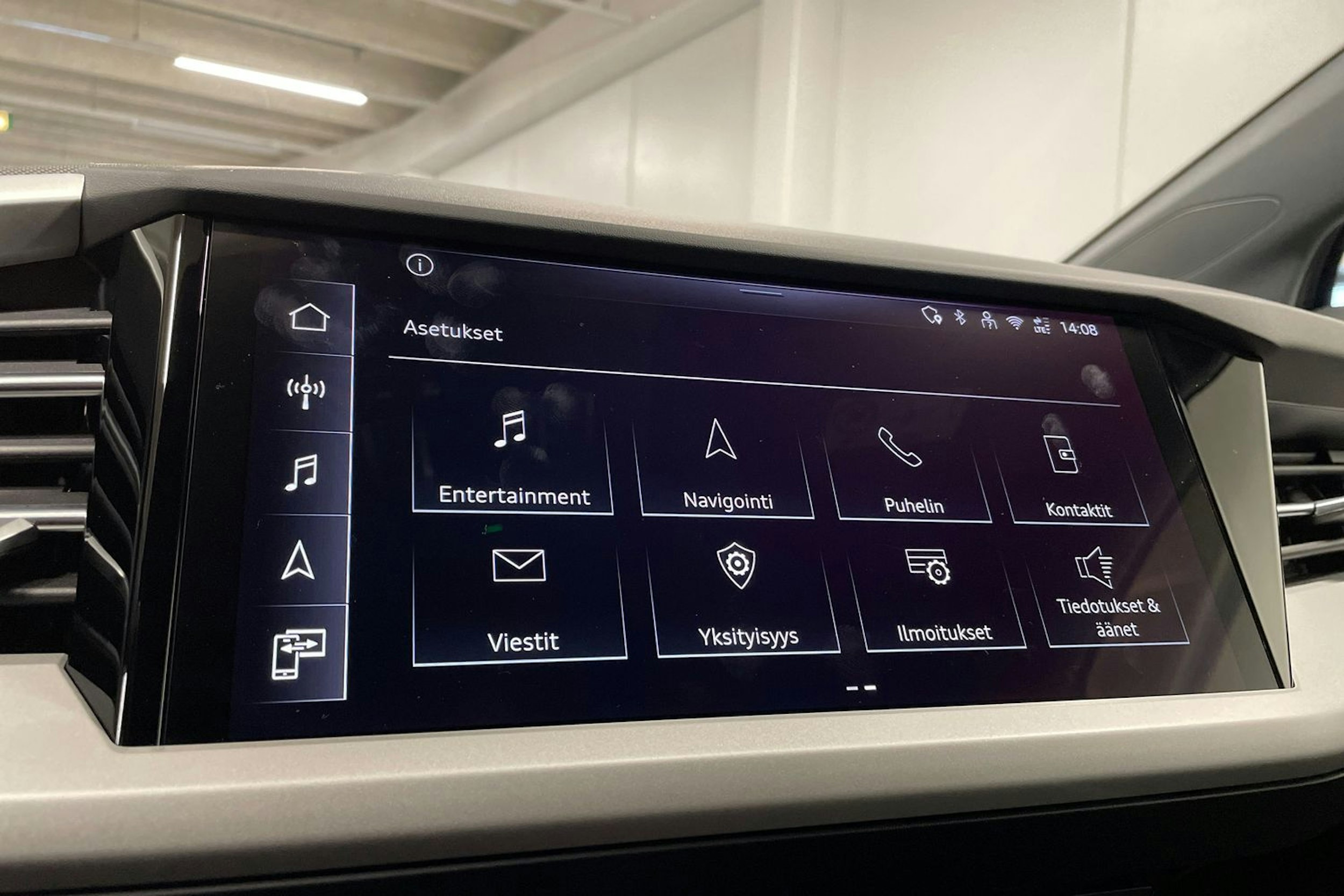 Harmaa Audi Q4 e-tron 2025 kuva 18.