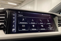 Harmaa Audi Q4 e-tron 2025 kuva 18.