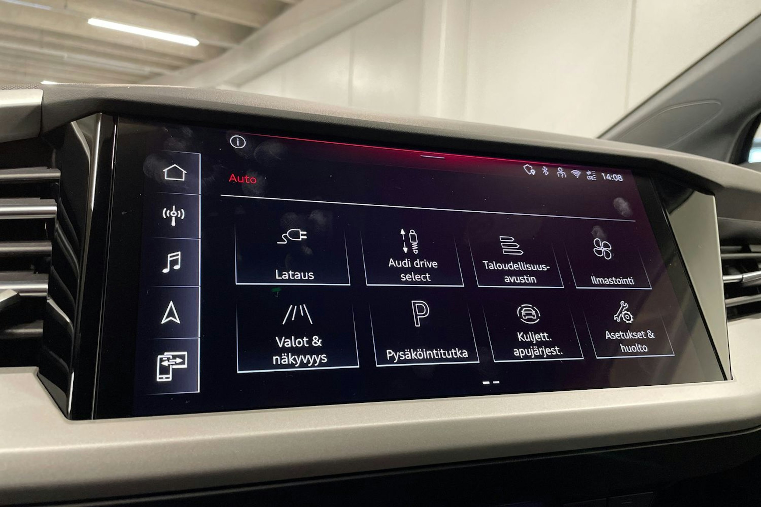 Harmaa Audi Q4 e-tron 2025 kuva 19.