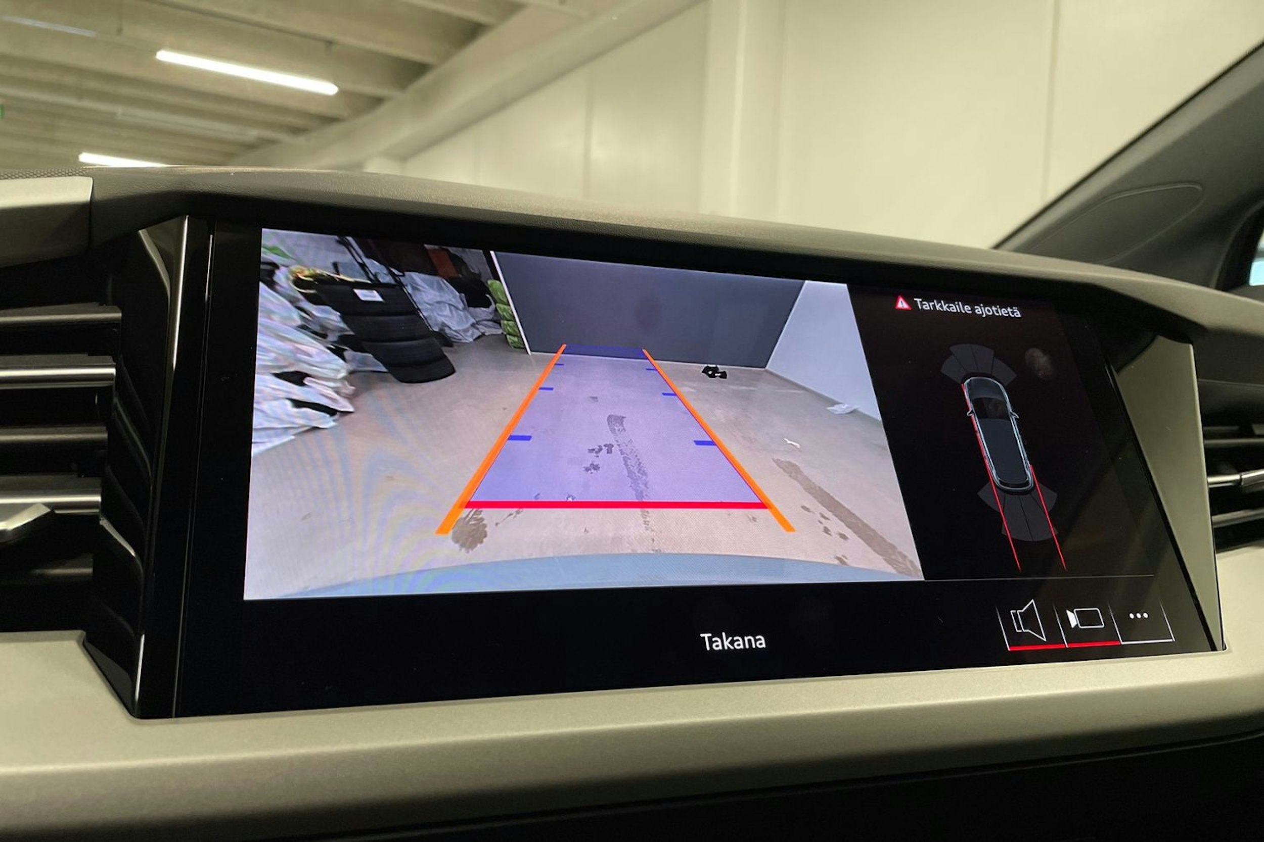 Harmaa Audi Q4 e-tron 2025 kuva 21.