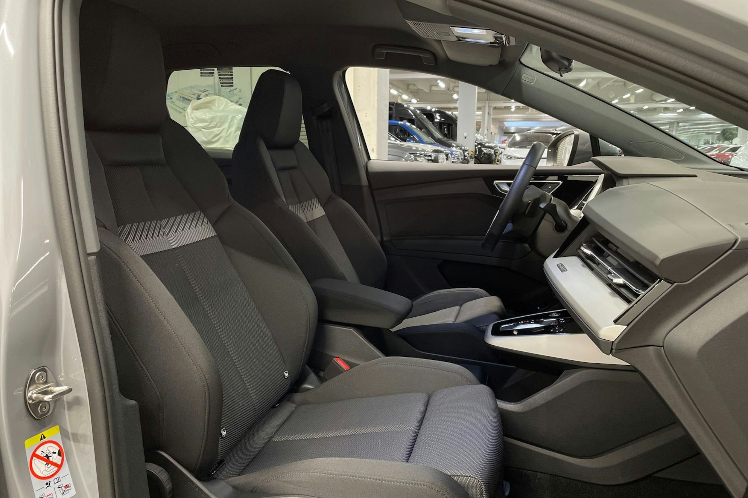 Harmaa Audi Q4 e-tron 2025 kuva 28.