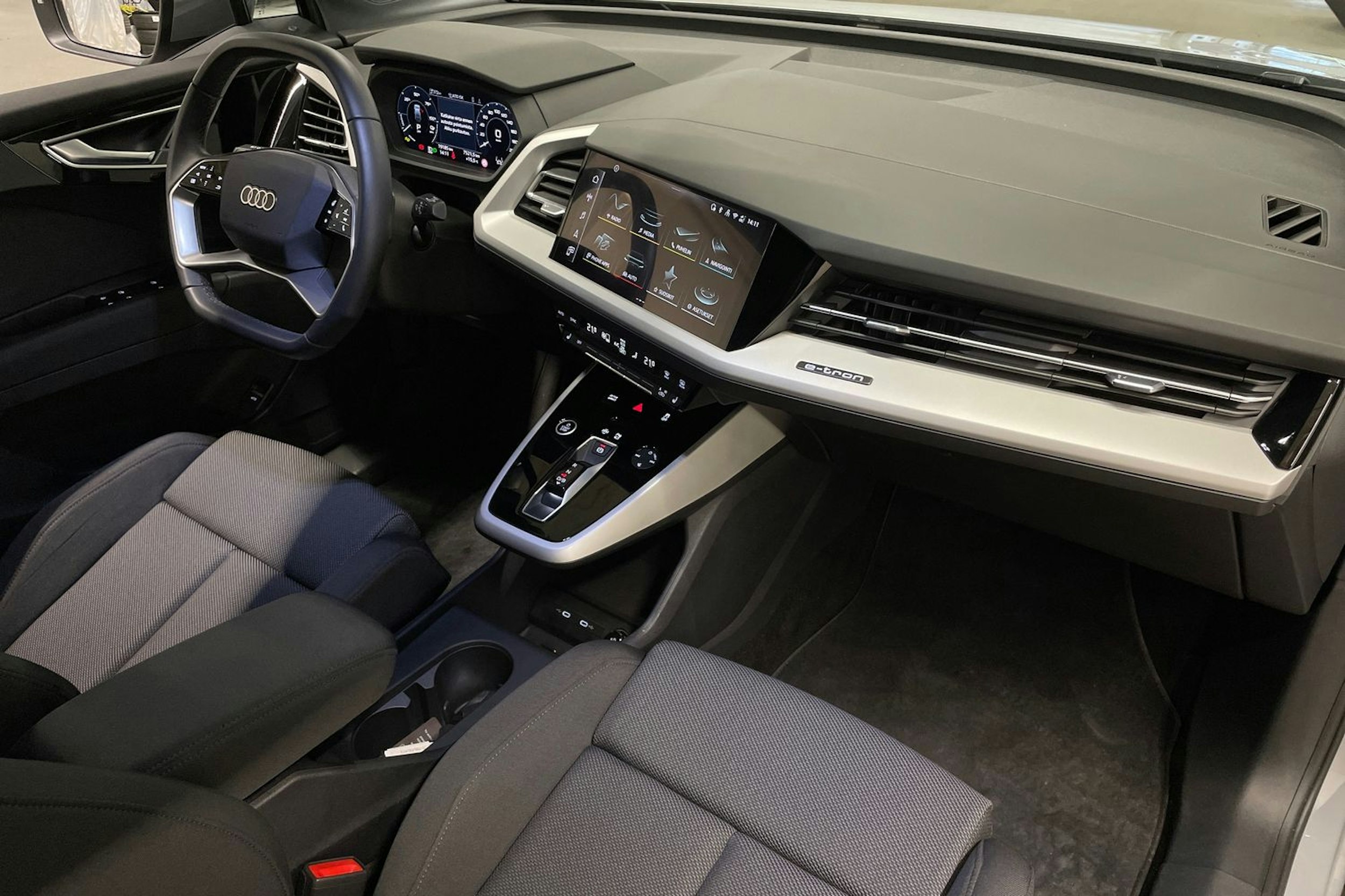 Harmaa Audi Q4 e-tron 2025 kuva 29.