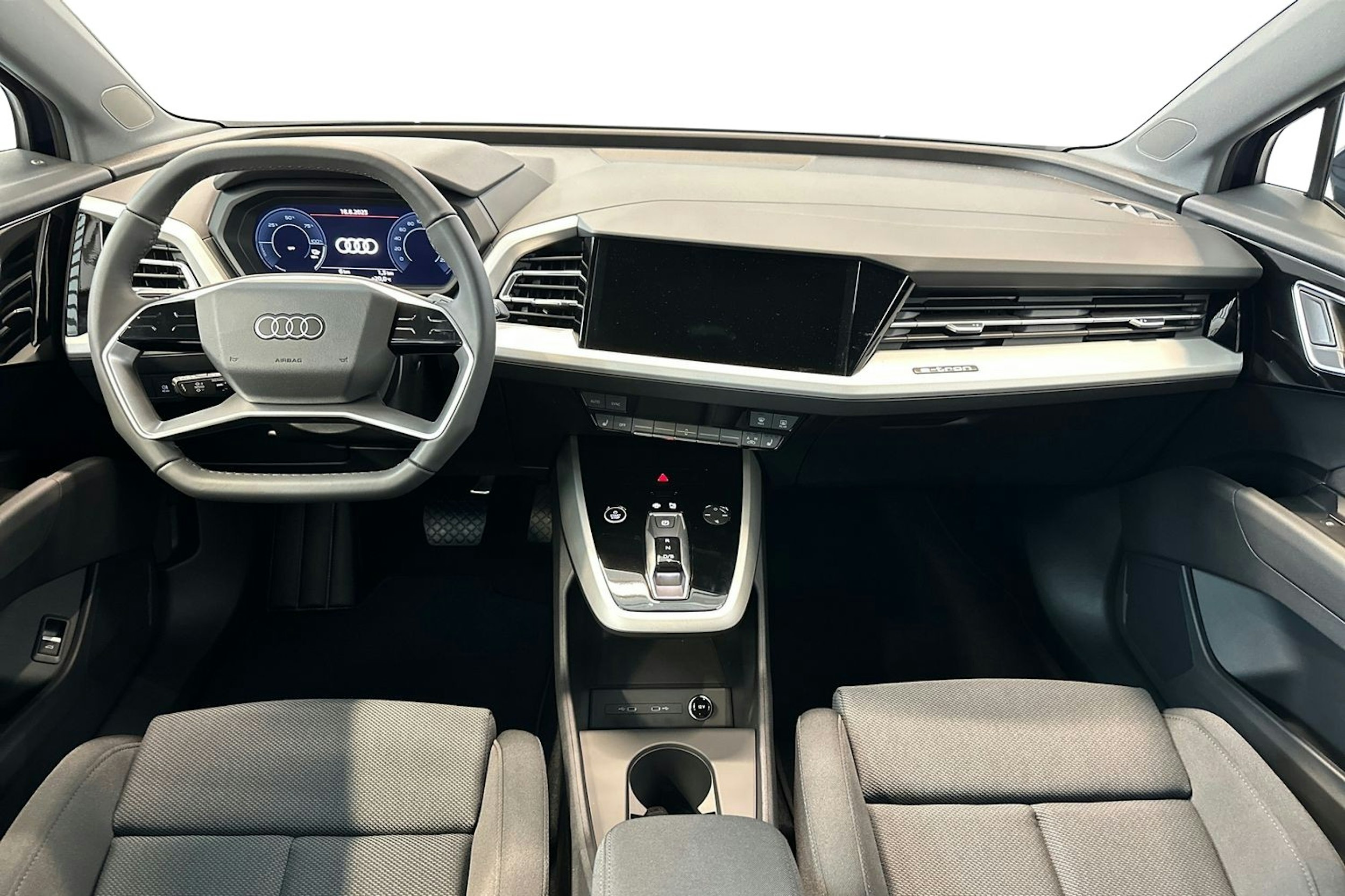 navarra sininen Audi Q4 e-tron 2025 kuva 2.