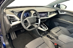 navarra sininen Audi Q4 e-tron 2025 kuva 3.