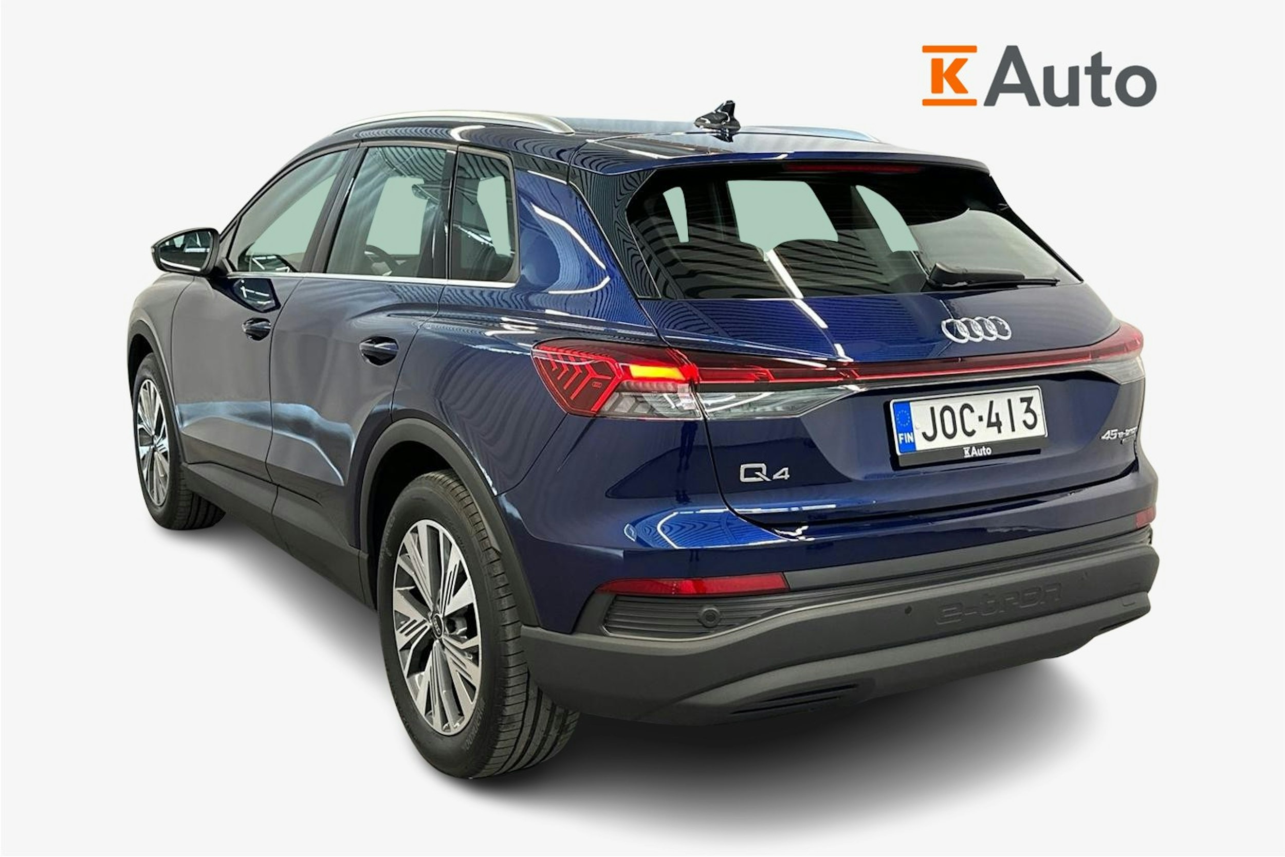 navarra sininen Audi Q4 e-tron 2025 kuva 6.
