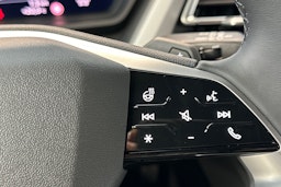 navarra sininen Audi Q4 e-tron 2025 kuva 8.