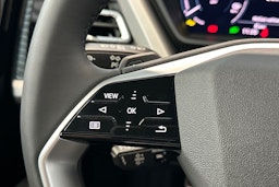navarra sininen Audi Q4 e-tron 2025 kuva 9.