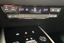 navarra sininen Audi Q4 e-tron 2025 kuva 14.