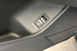 navarra sininen Audi Q4 e-tron 2025 kuva 15.