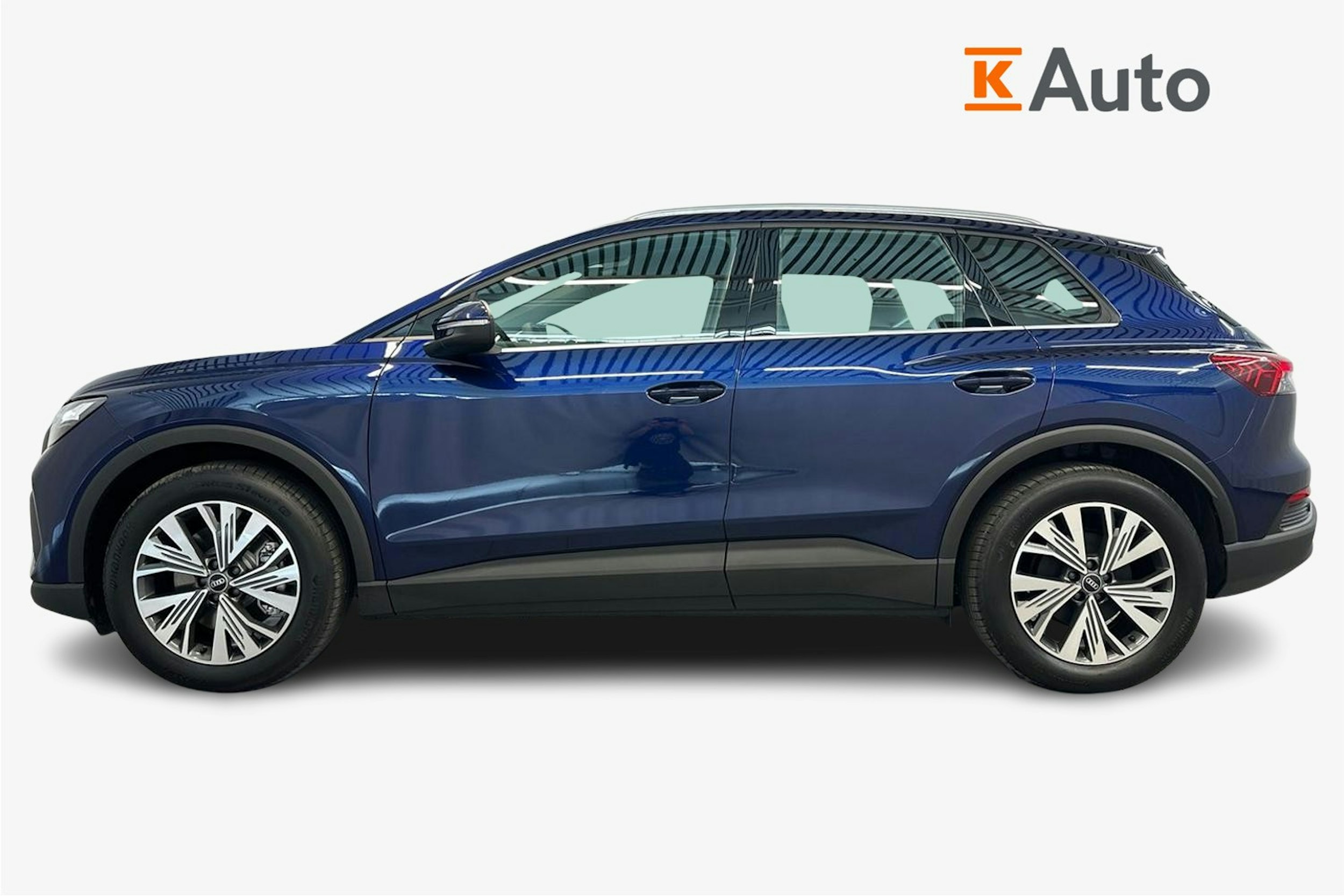 navarra sininen Audi Q4 e-tron 2025 kuva 19.