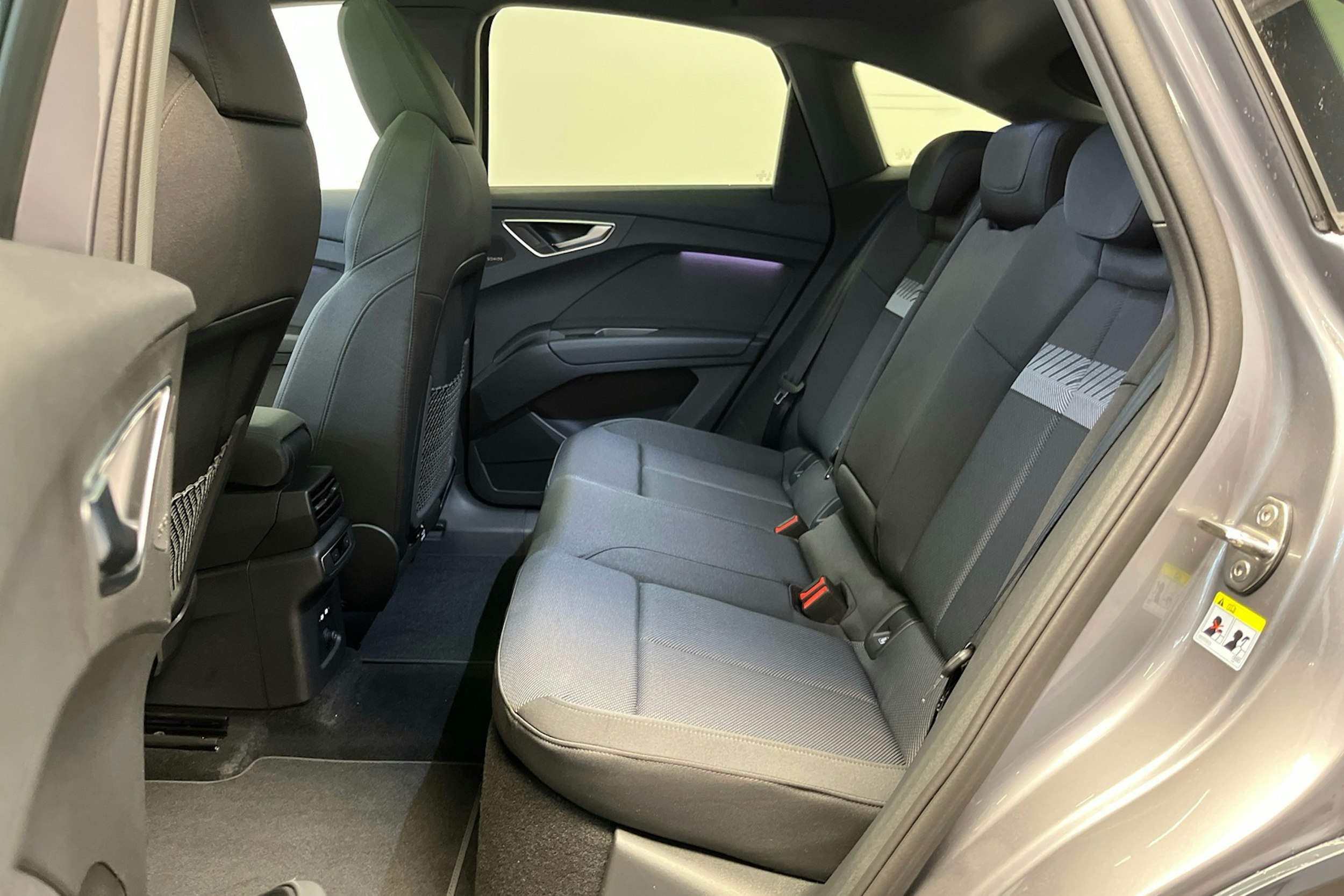 taifun harmaa Audi Q4 e-tron 2025 kuva 4.