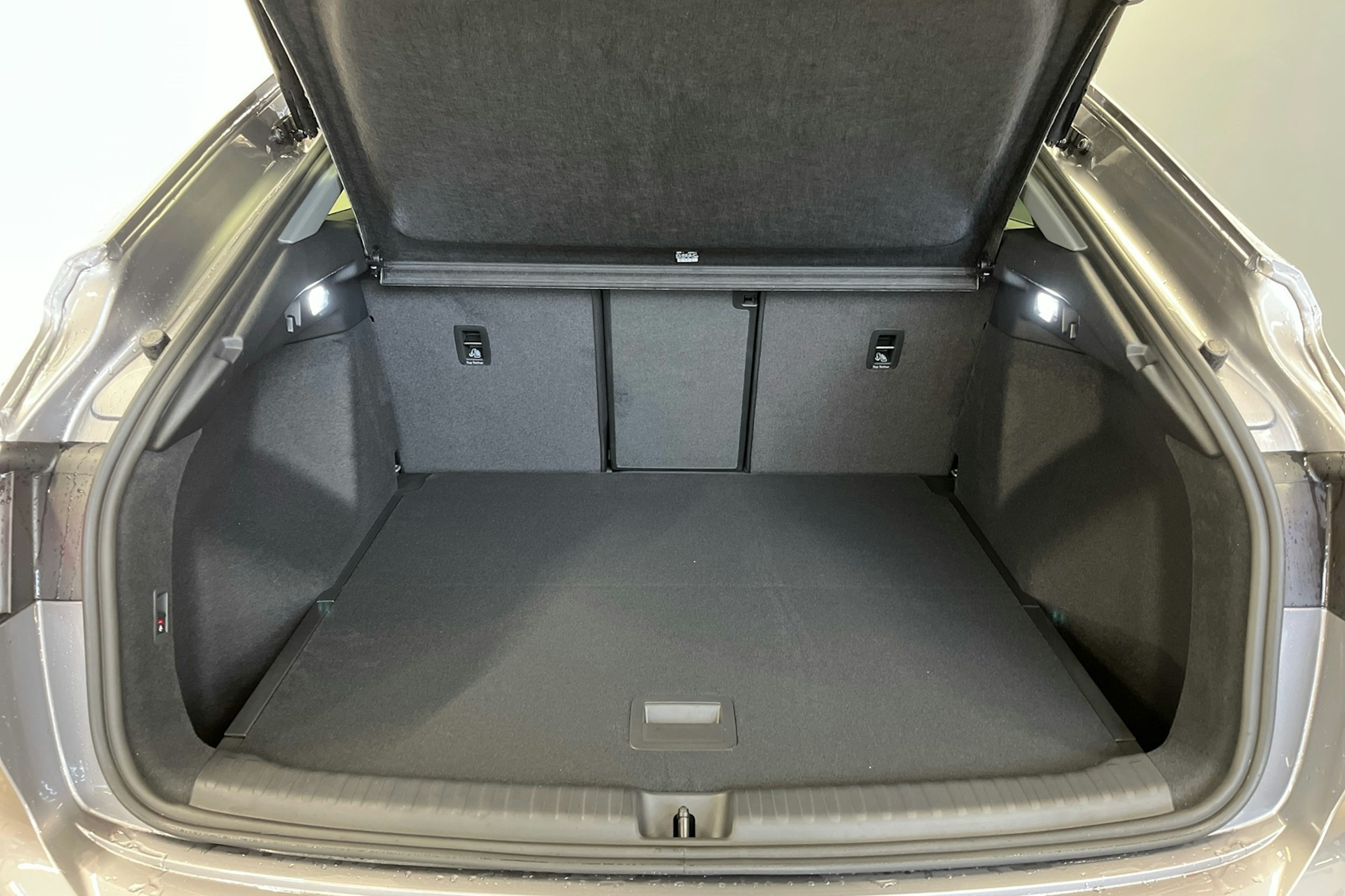 taifun harmaa Audi Q4 e-tron 2025 kuva 5.