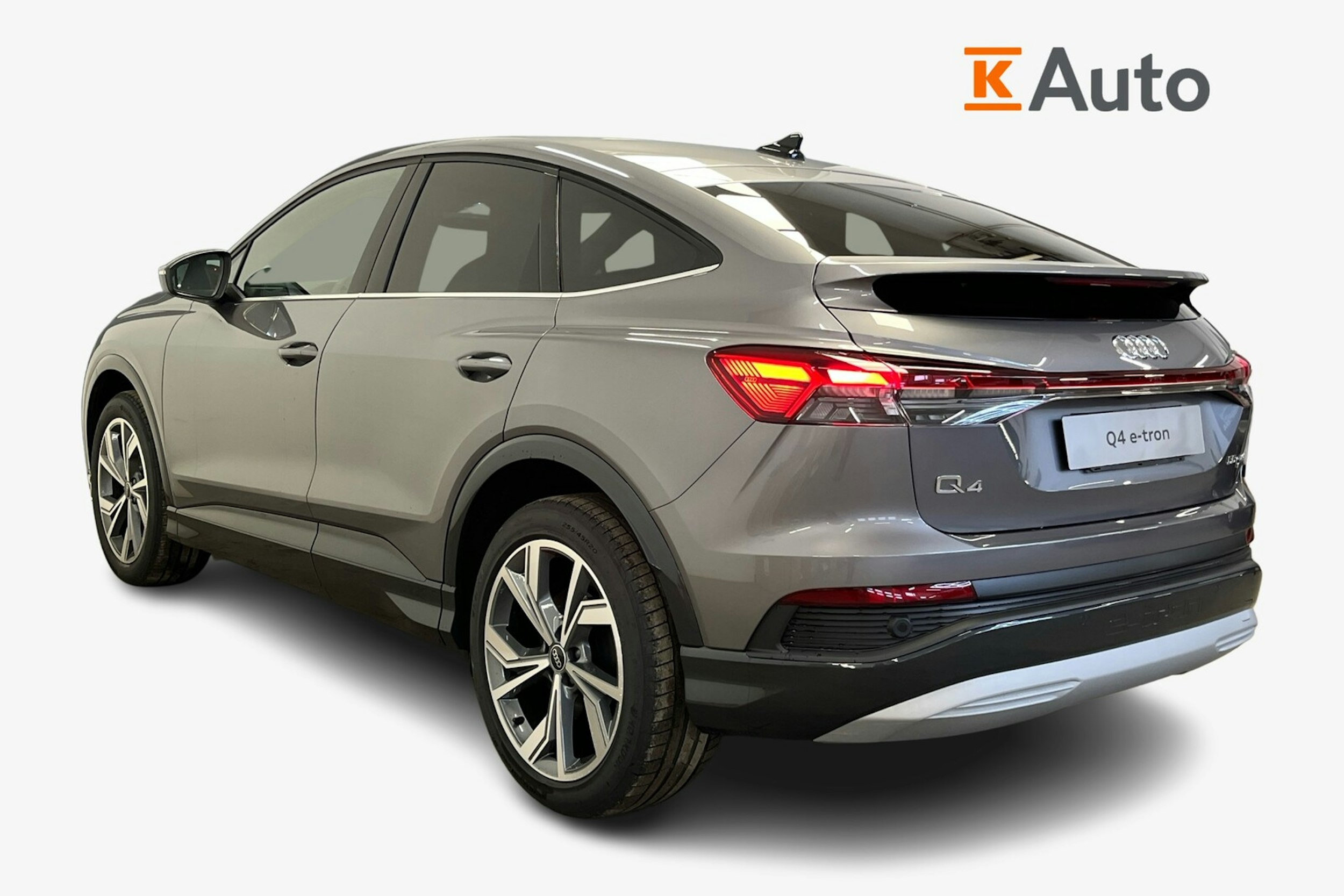 taifun harmaa Audi Q4 e-tron 2025 kuva 6.