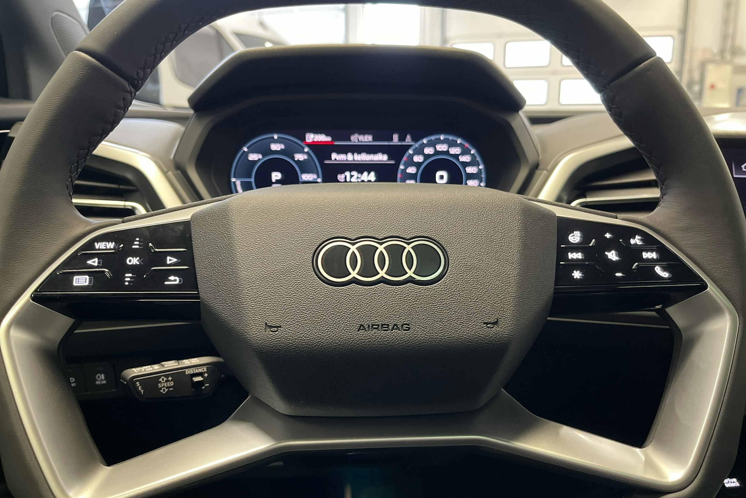 taifun harmaa Audi Q4 e-tron 2025 kuva 7.