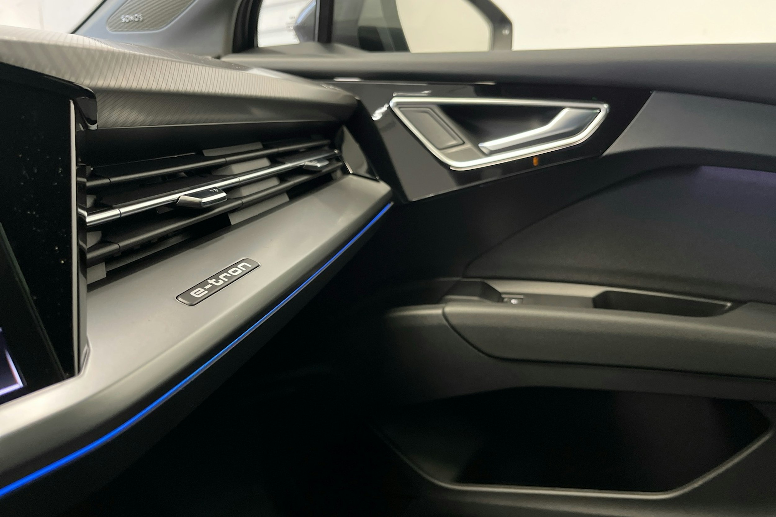 taifun harmaa Audi Q4 e-tron 2025 kuva 11.
