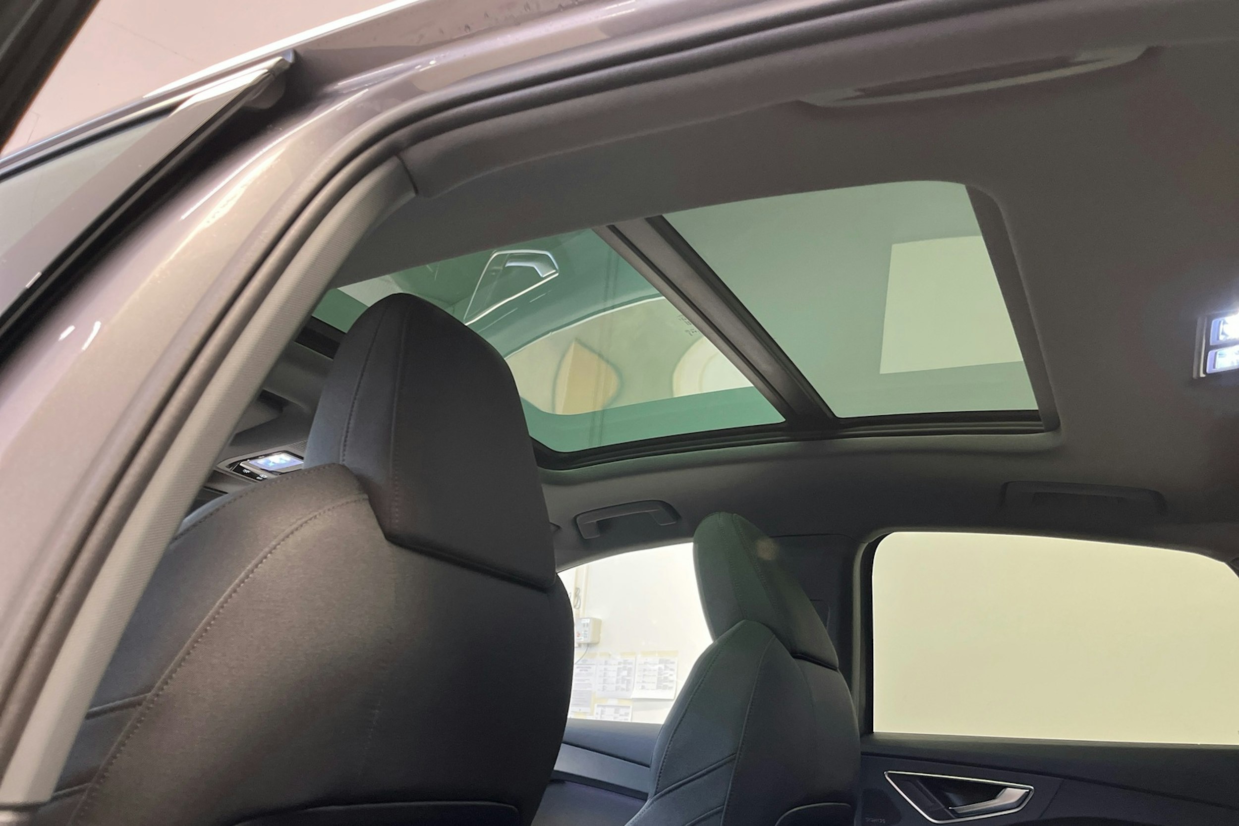 taifun harmaa Audi Q4 e-tron 2025 kuva 13.