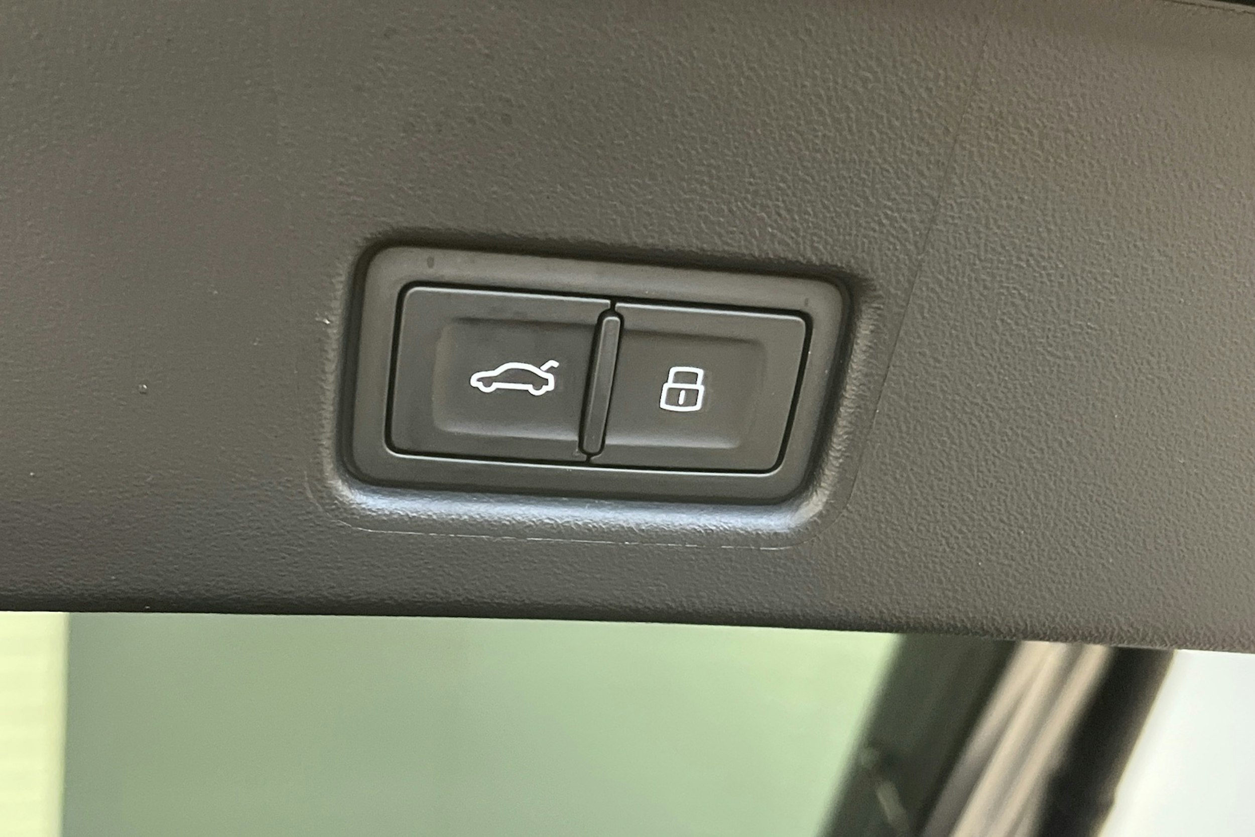 taifun harmaa Audi Q4 e-tron 2025 kuva 15.