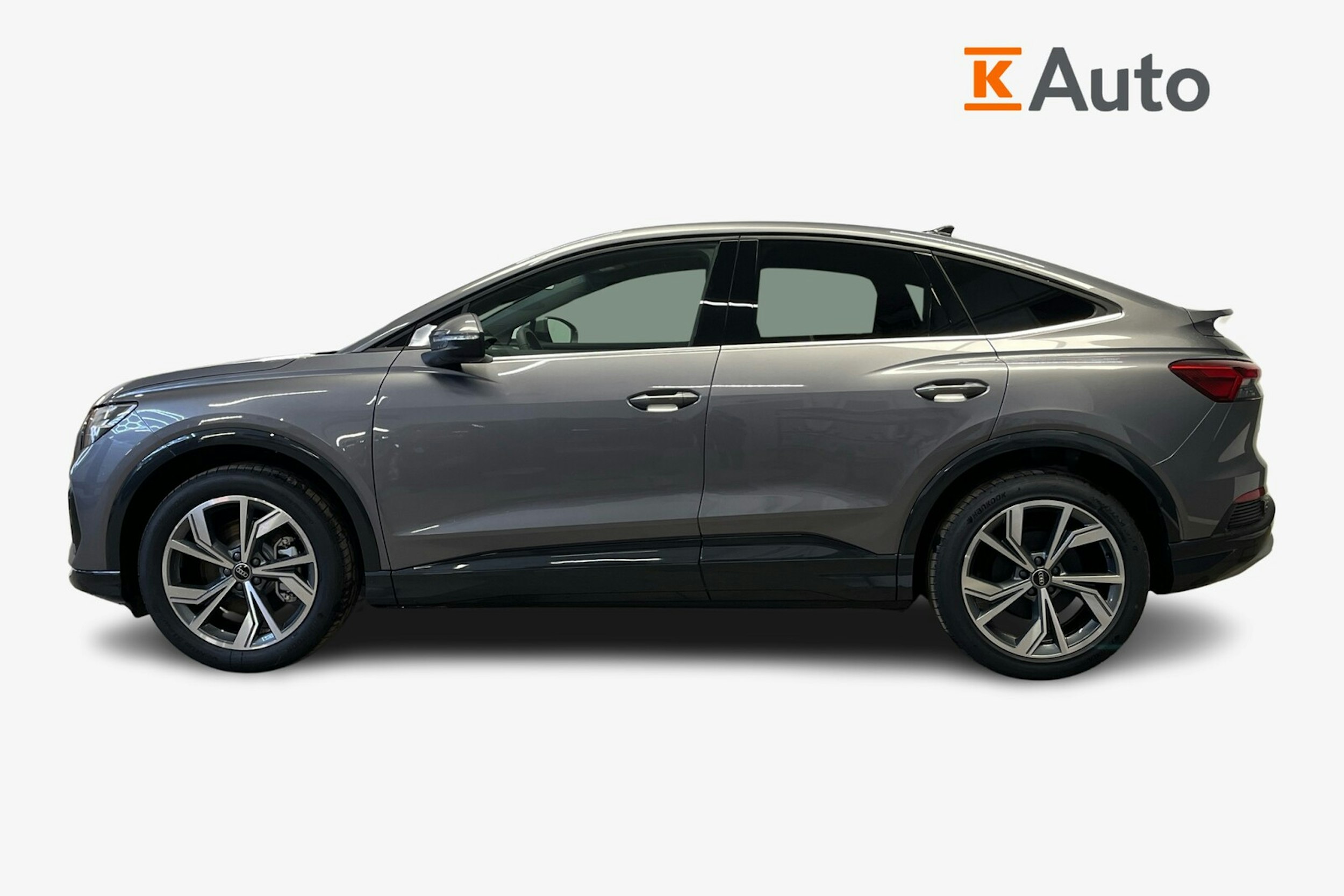 taifun harmaa Audi Q4 e-tron 2025 kuva 18.