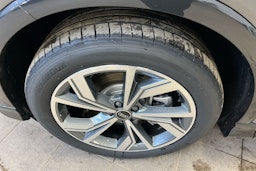 taifun harmaa Audi Q4 e-tron 2025 kuva 19.