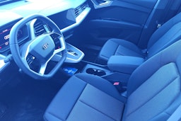 harmaa Audi Q4 e-tron 2025 kuva 6.
