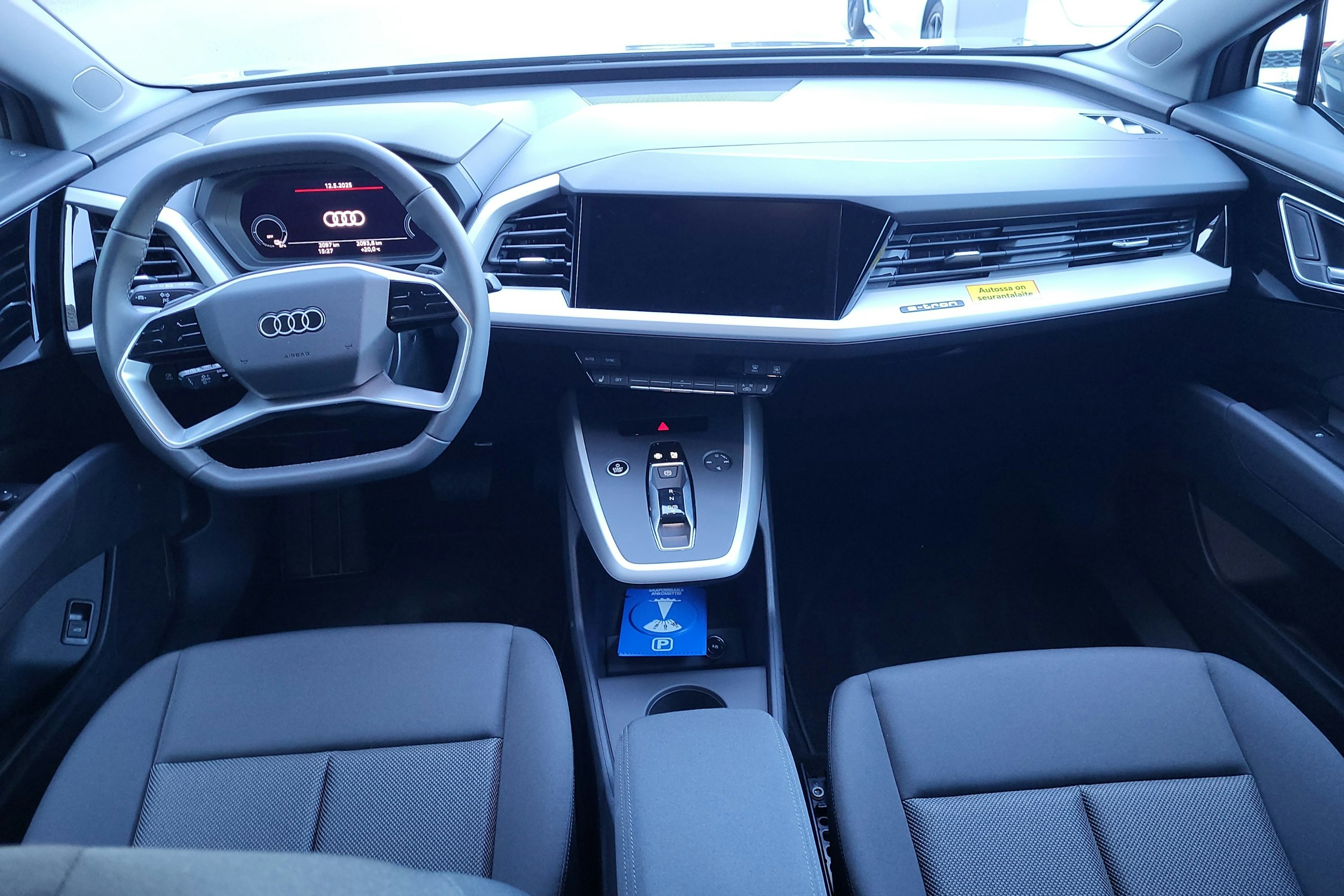 harmaa Audi Q4 e-tron 2025 kuva 7.