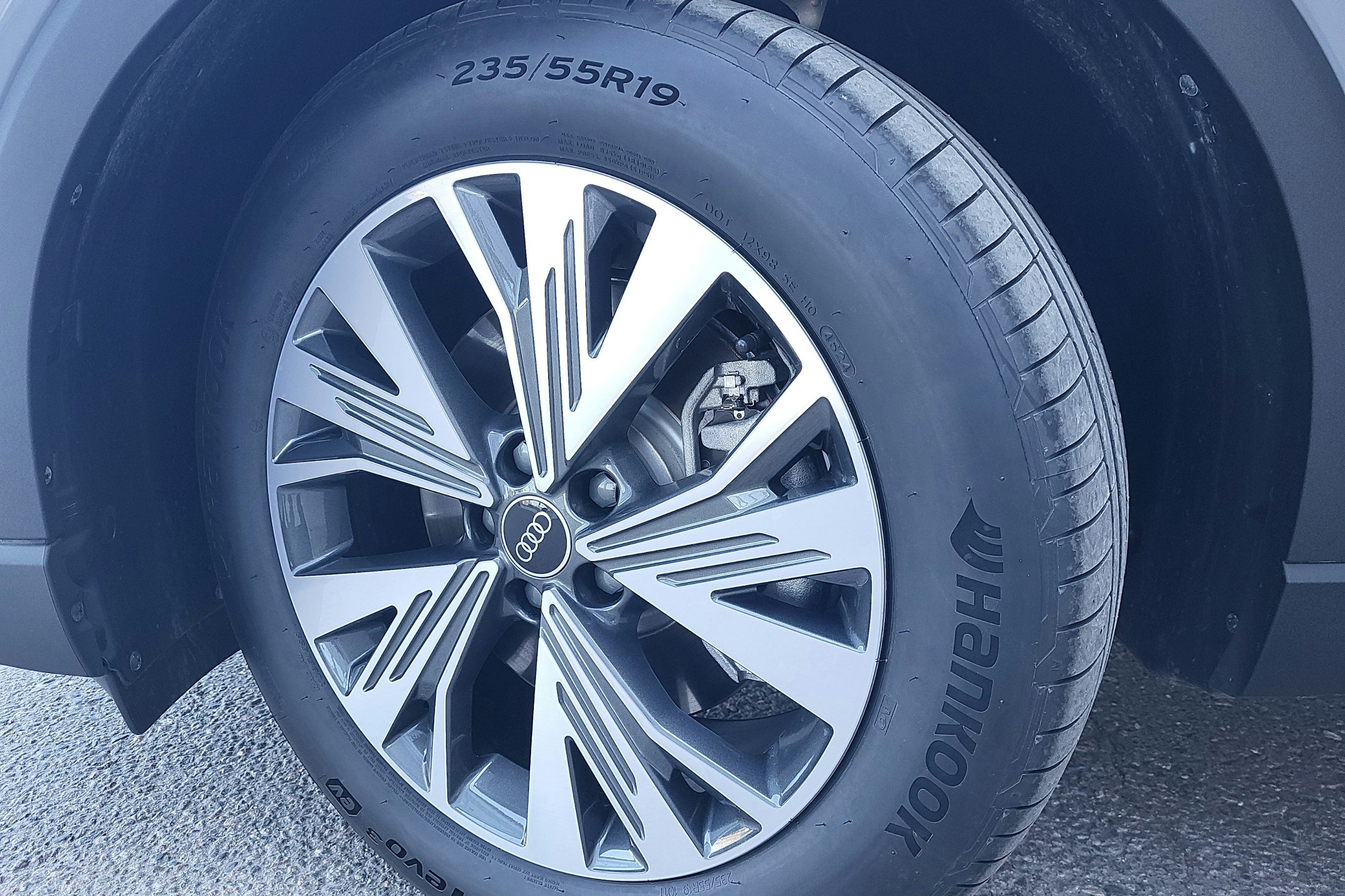 harmaa Audi Q4 e-tron 2025 kuva 10.