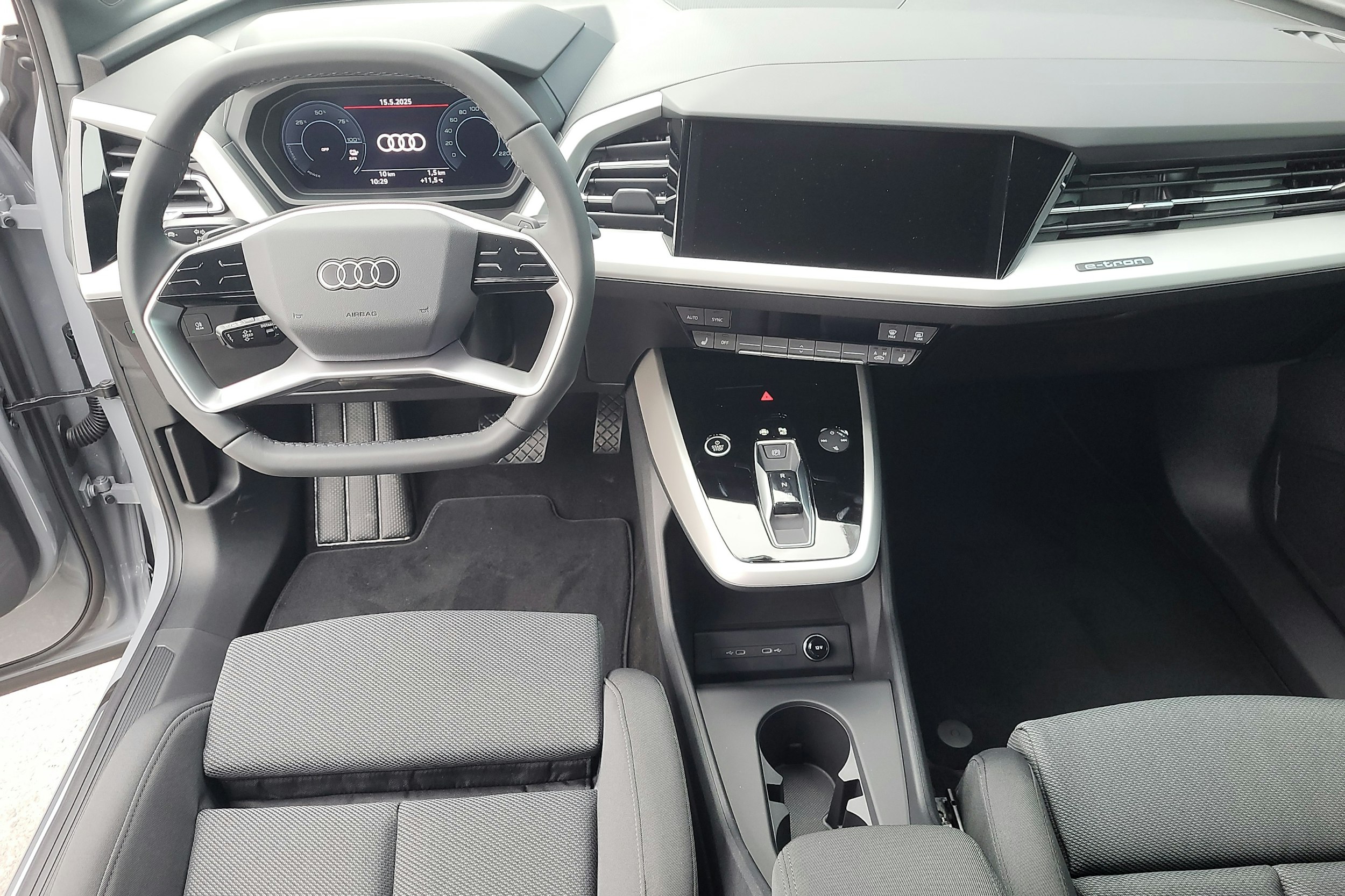 harmaa Audi Q4 e-tron 2025 kuva 8.
