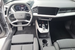 harmaa Audi Q4 e-tron 2025 kuva 8.