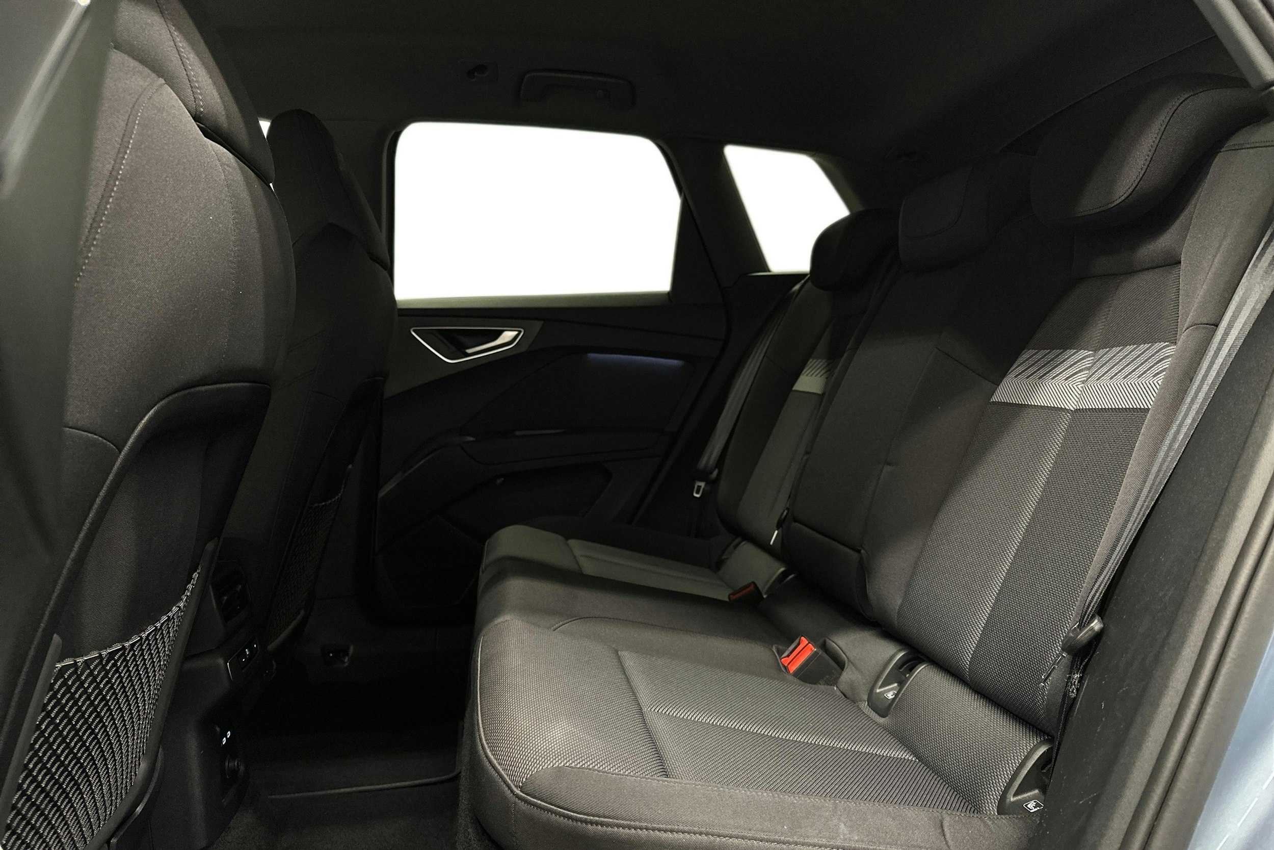 sininen Audi Q4 e-tron 2025 kuva 10.