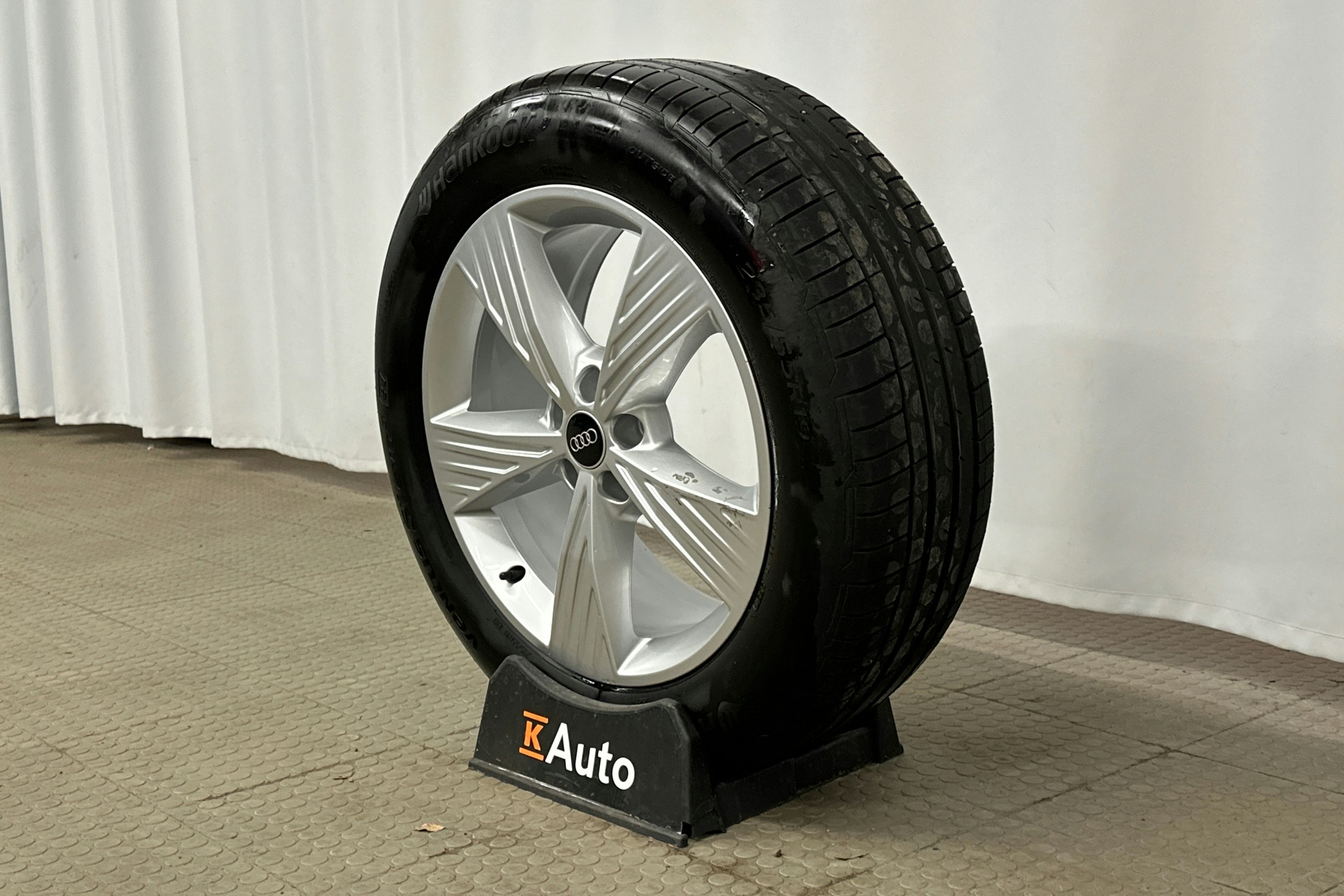 sininen Audi Q4 e-tron 2025 kuva 12.