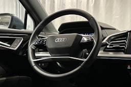 sininen Audi Q4 e-tron 2025 kuva 18.