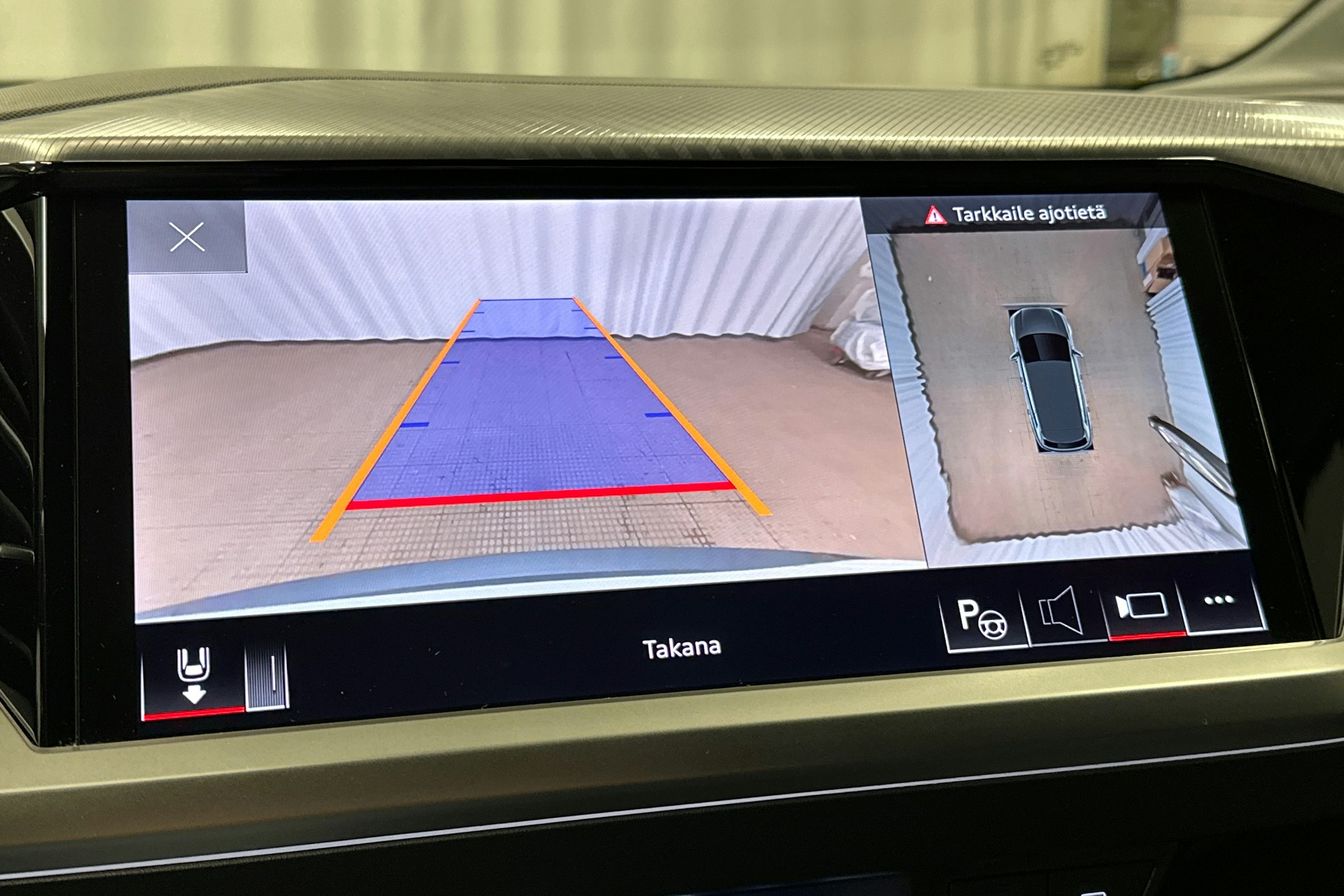 sininen Audi Q4 e-tron 2025 kuva 30.