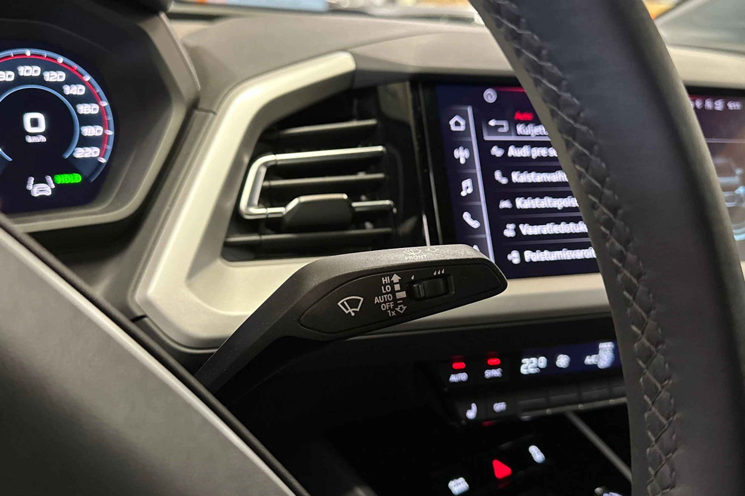 musta Audi Q4 e-tron 2025 kuva 25.