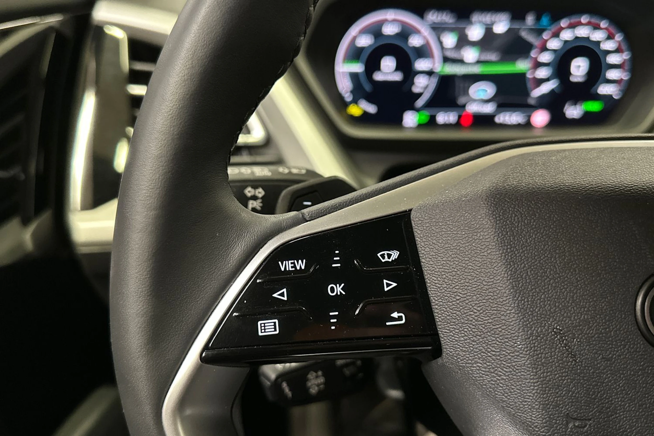 musta Audi Q4 e-tron 2025 kuva 26.