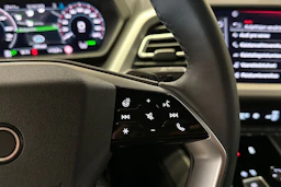 musta Audi Q4 e-tron 2025 kuva 27.