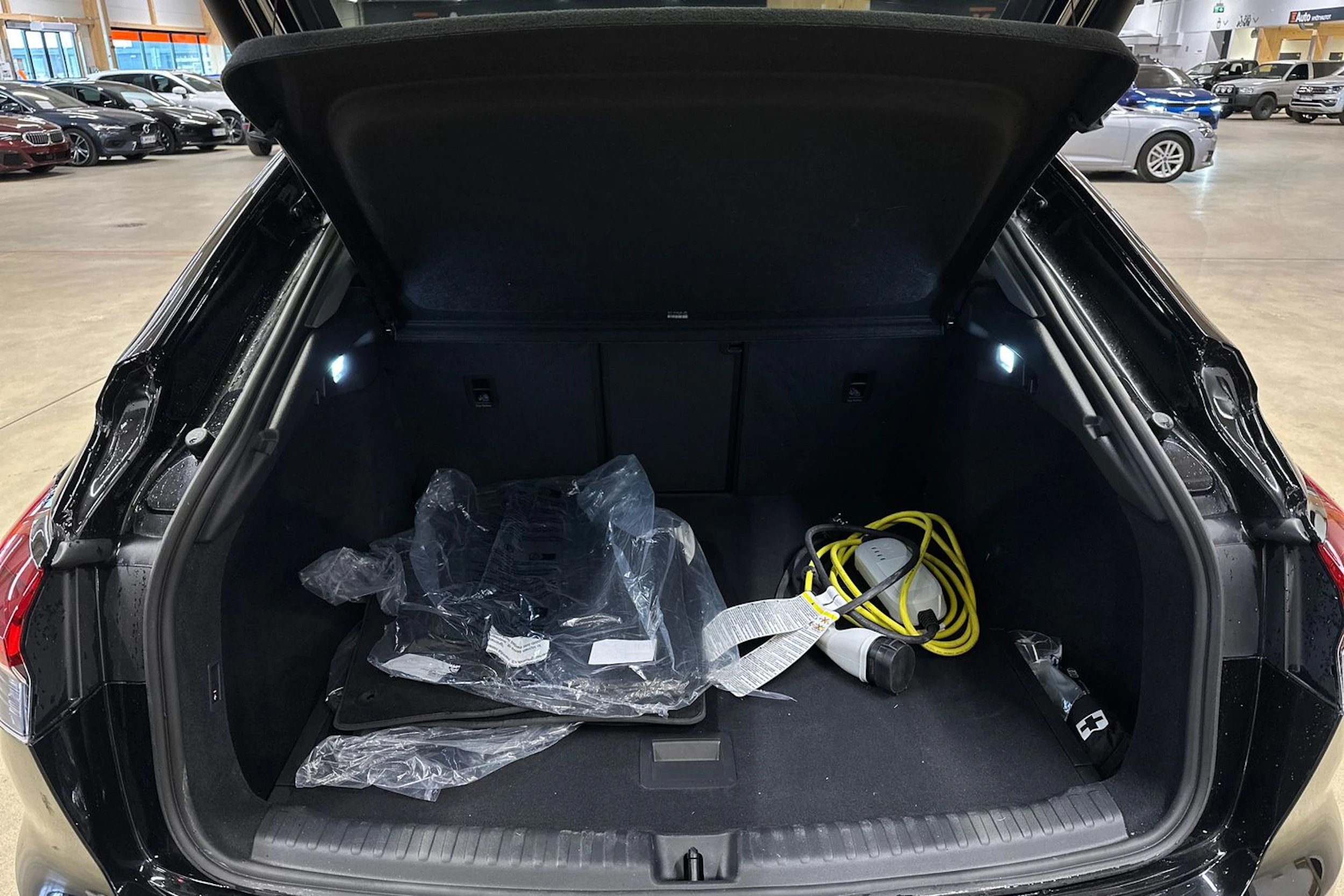 musta Audi Q4 e-tron 2025 kuva 28.