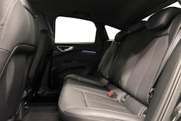 musta Audi Q4 e-tron 2025 kuva 9.