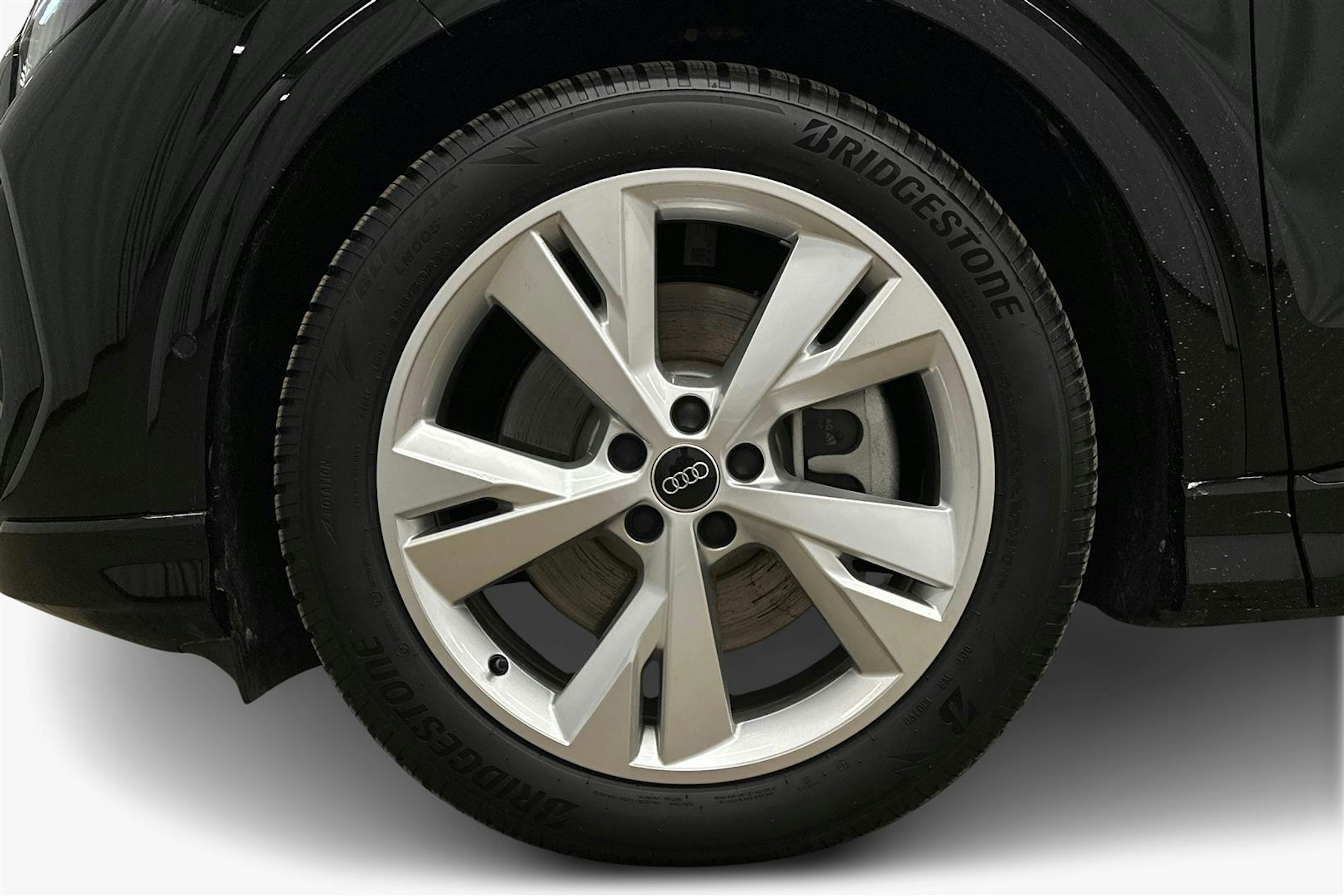 musta Audi Q4 e-tron 2025 kuva 10.