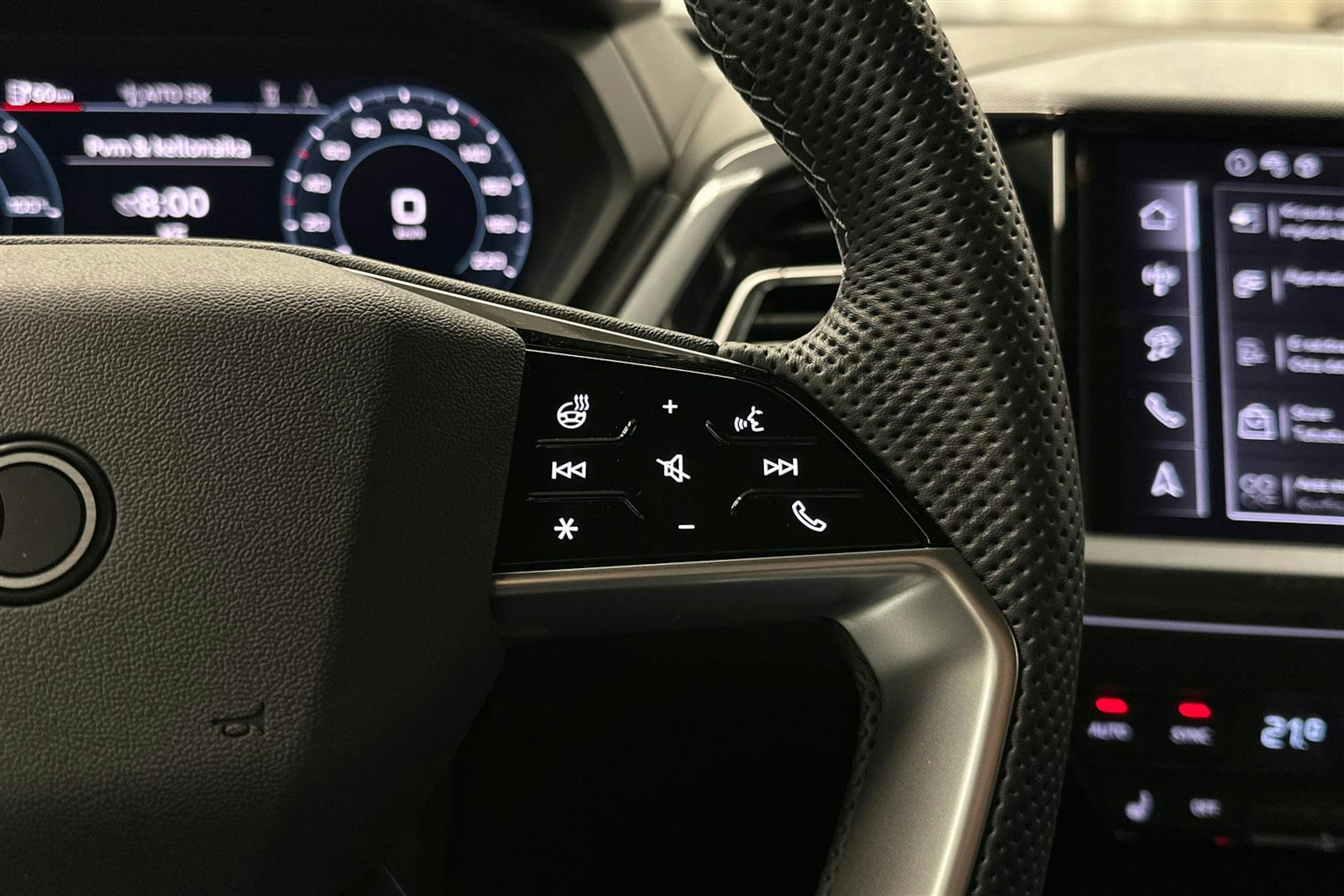 musta Audi Q4 e-tron 2025 kuva 13.