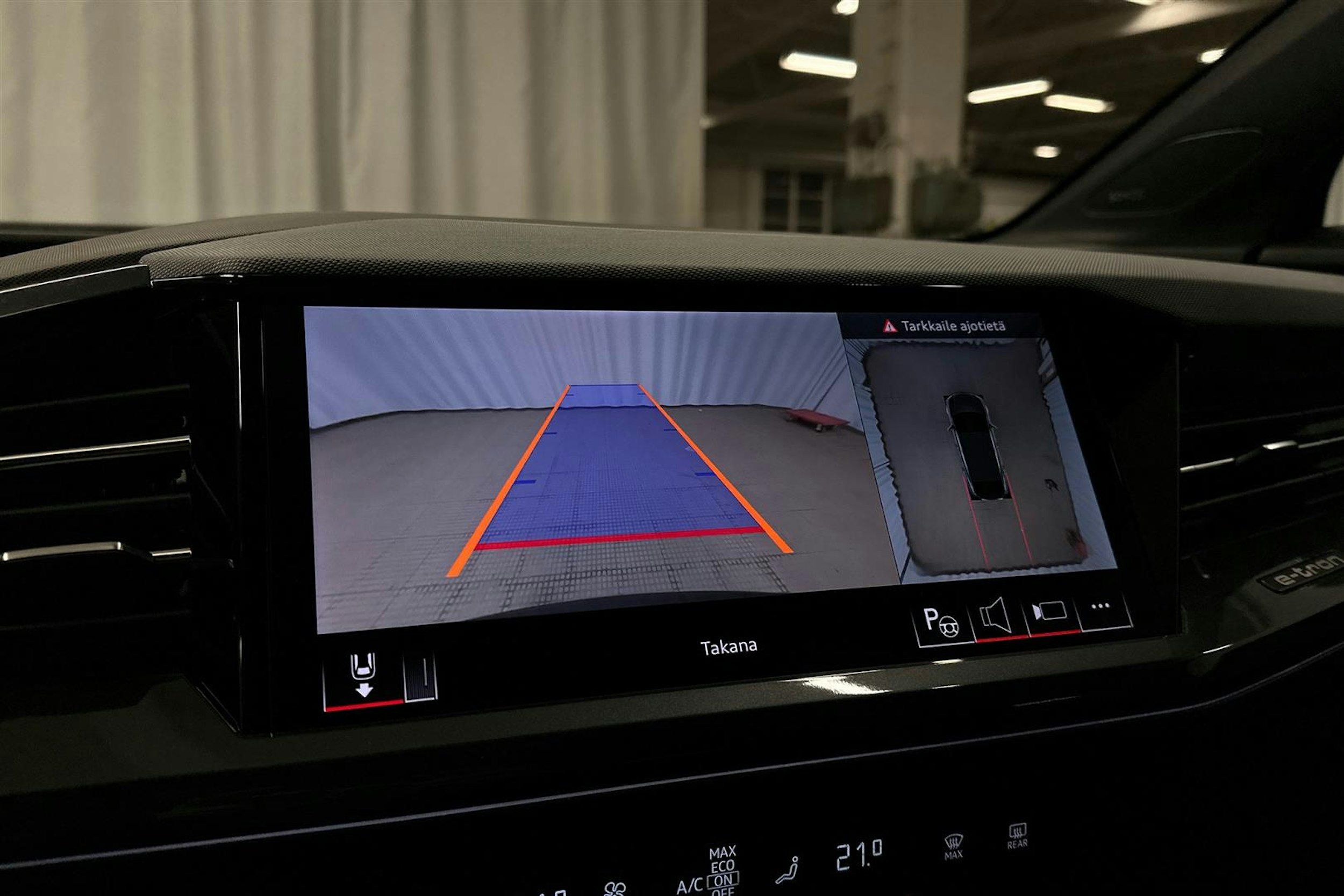 musta Audi Q4 e-tron 2025 kuva 16.