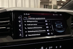 musta Audi Q4 e-tron 2025 kuva 21.