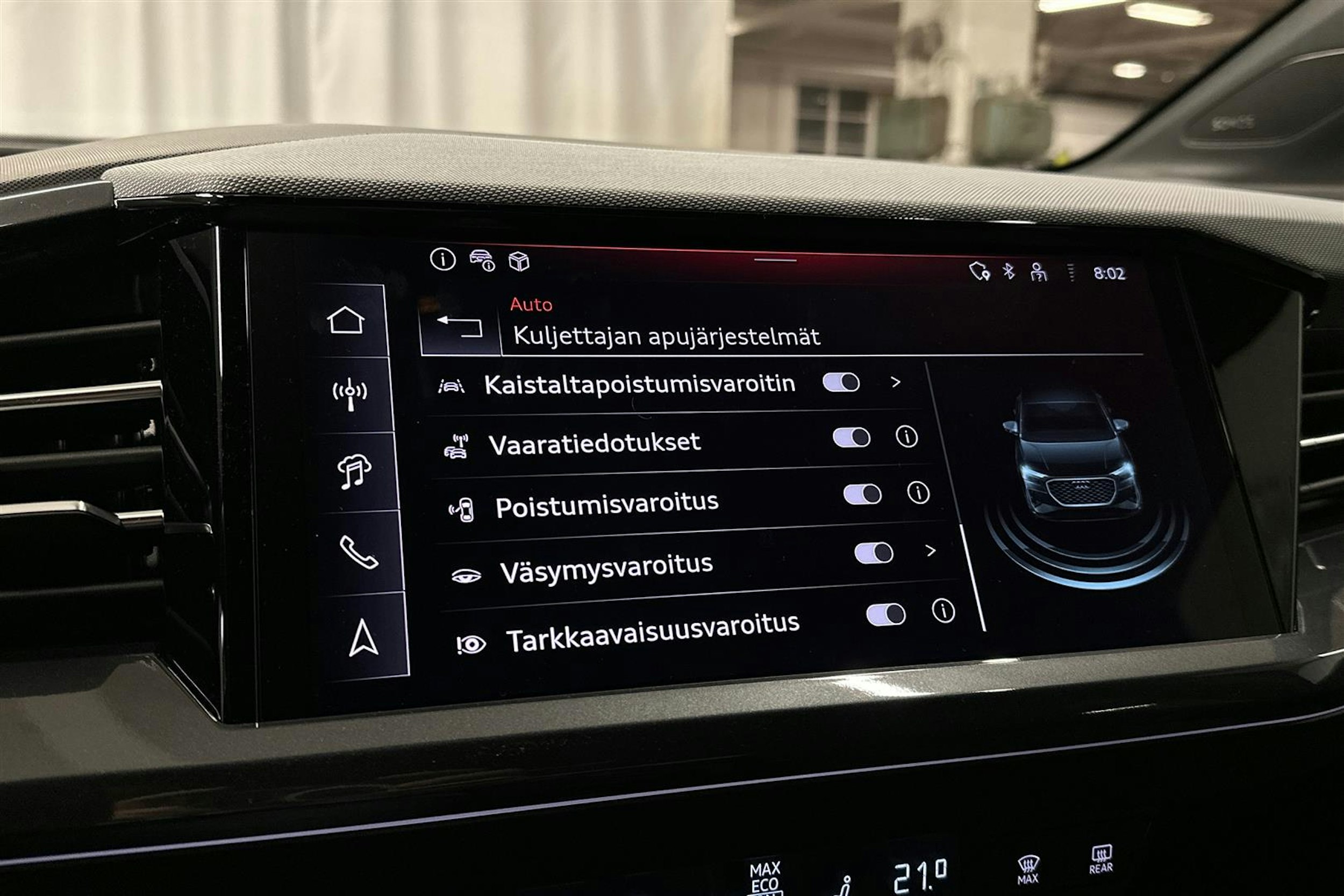 musta Audi Q4 e-tron 2025 kuva 22.