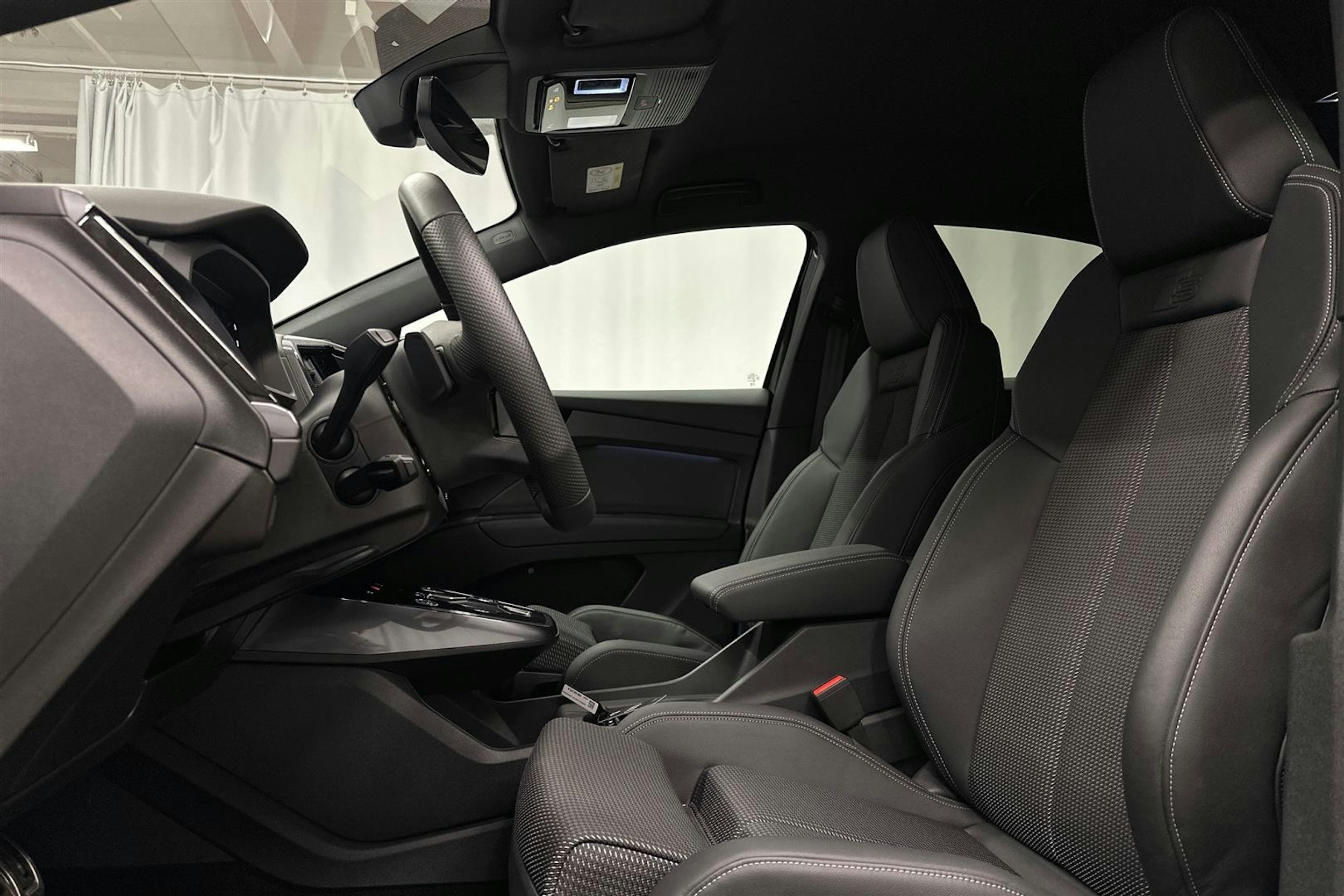 musta Audi Q4 e-tron 2025 kuva 25.